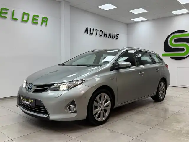 Toyota Auris view 3