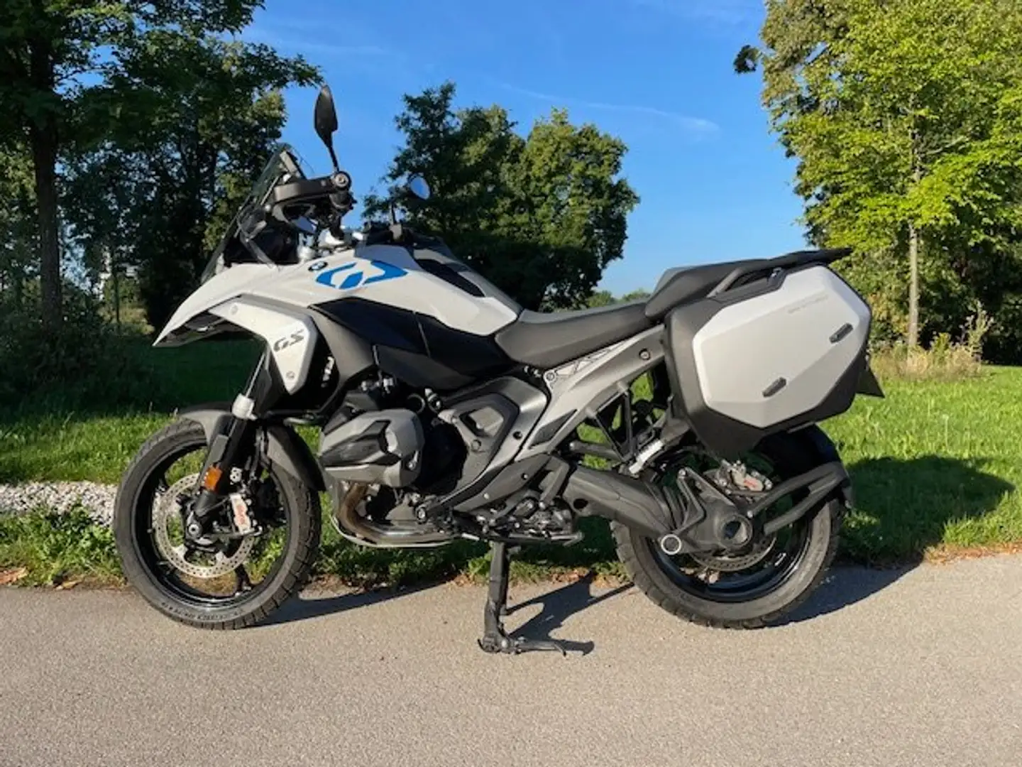 BMW R 1300 GS inkl. BMW Vario-Koffersatz mit Gleichschließung Weiß - 2