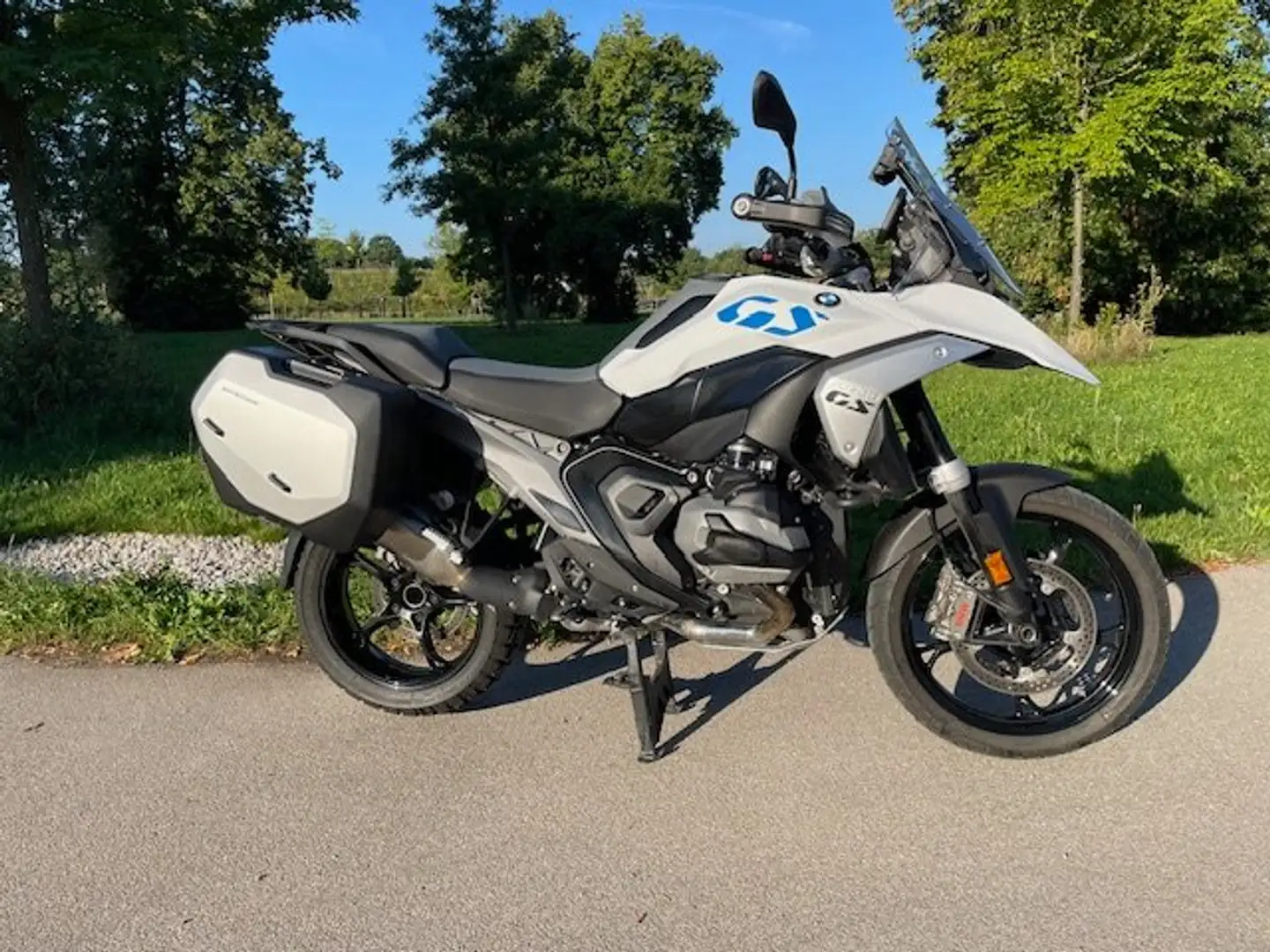 BMW R 1300 GS inkl. BMW Vario-Koffersatz mit Gleichschließung Weiß - 1