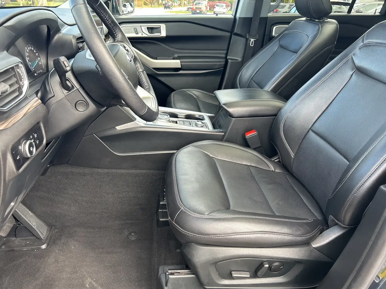 Ford Explorer снимка Ford Explorer