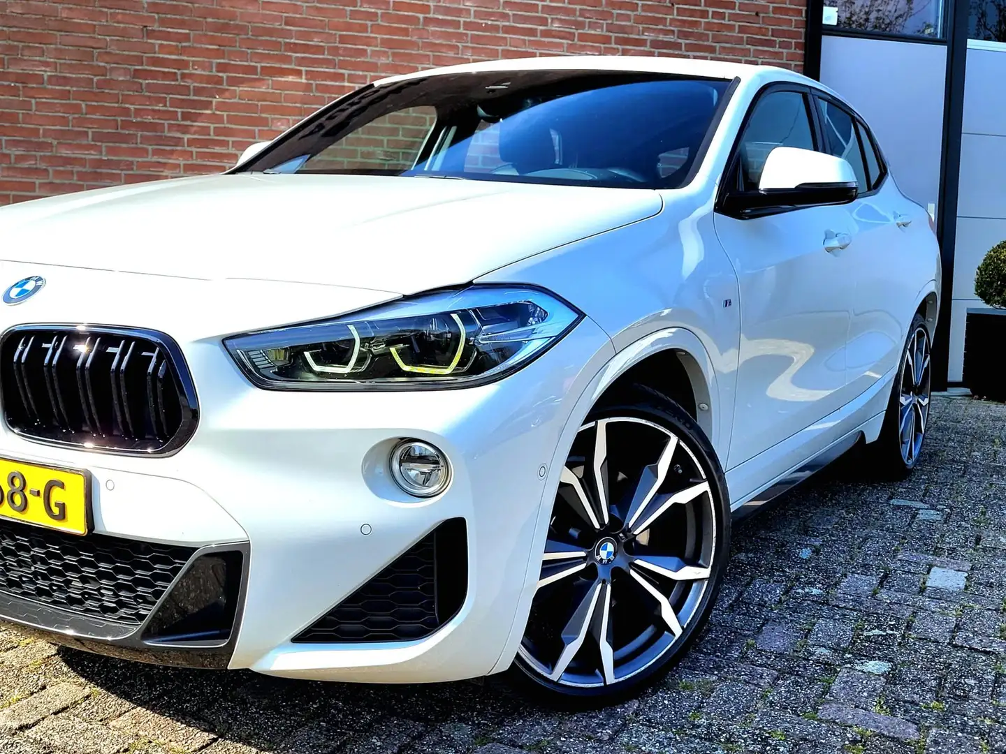 BMW X2 SDrive20i M-sport, Camera, HUD, HiFi (NL-auto met Wit - 2