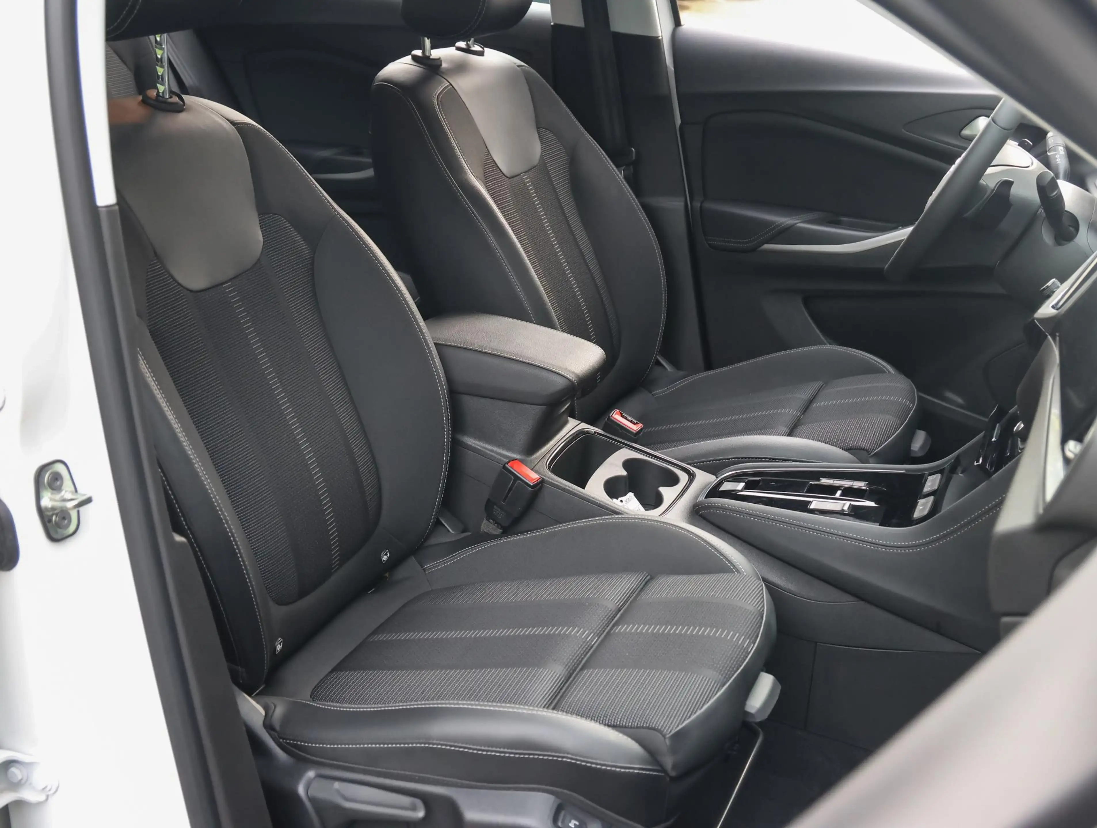 Opel Grandland 1.6 225pk Hybrid GS | Navigatie | Camera | Stoel- — photo 9