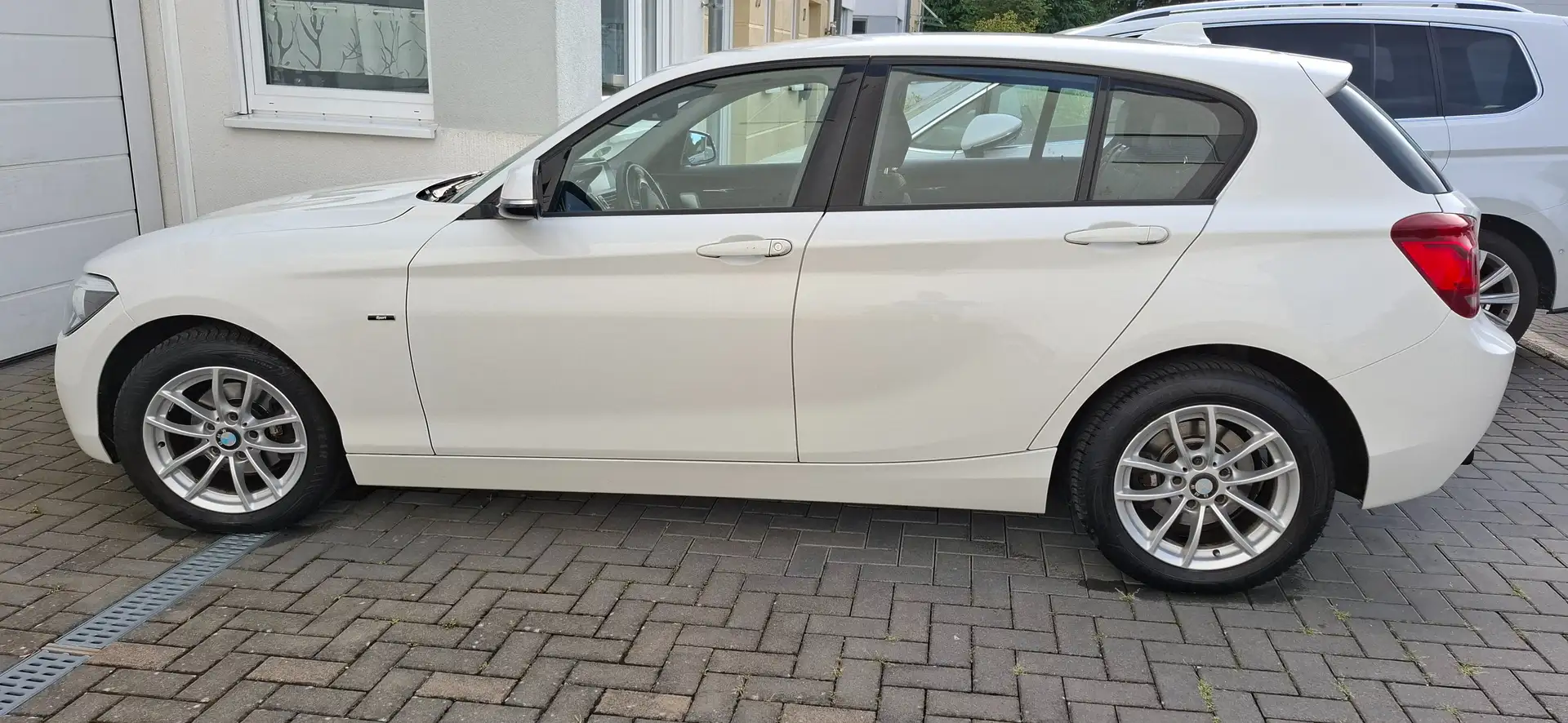 BMW 116 116 i Sport Line | Leder | Navi | Xenon Bílá - 2