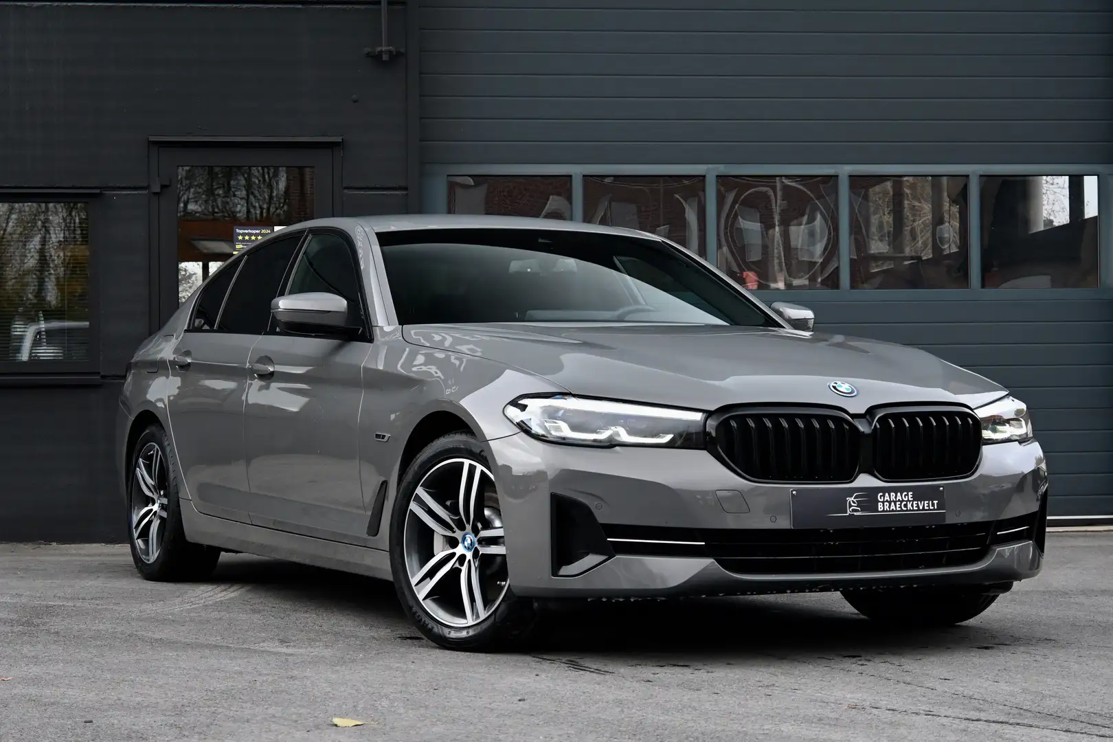 BMW 530 e Facelift - Blackpack - Navipro - 18inch - 1owner Grijs - 1
