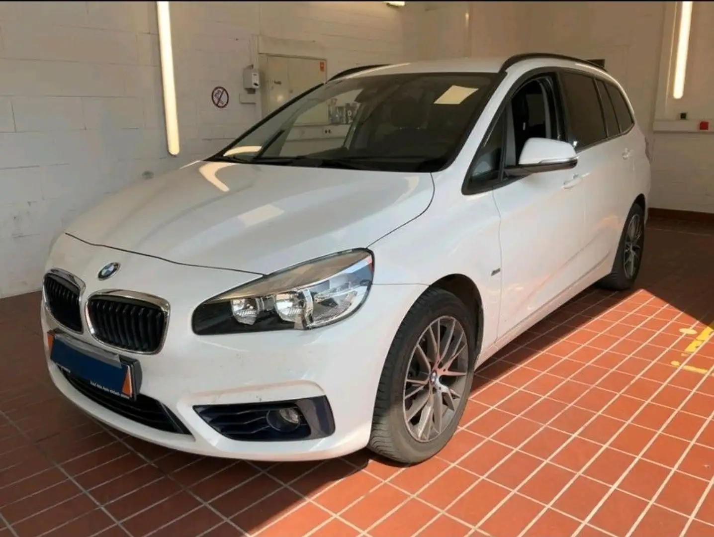 BMW 220 2 Gran Tourer 220 d xDrive Sport Line Weiß - 1