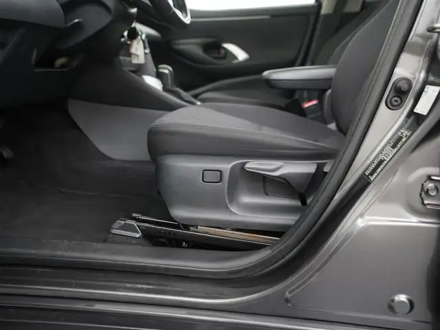 Toyota Yaris view 24