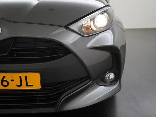 Toyota Yaris view 16