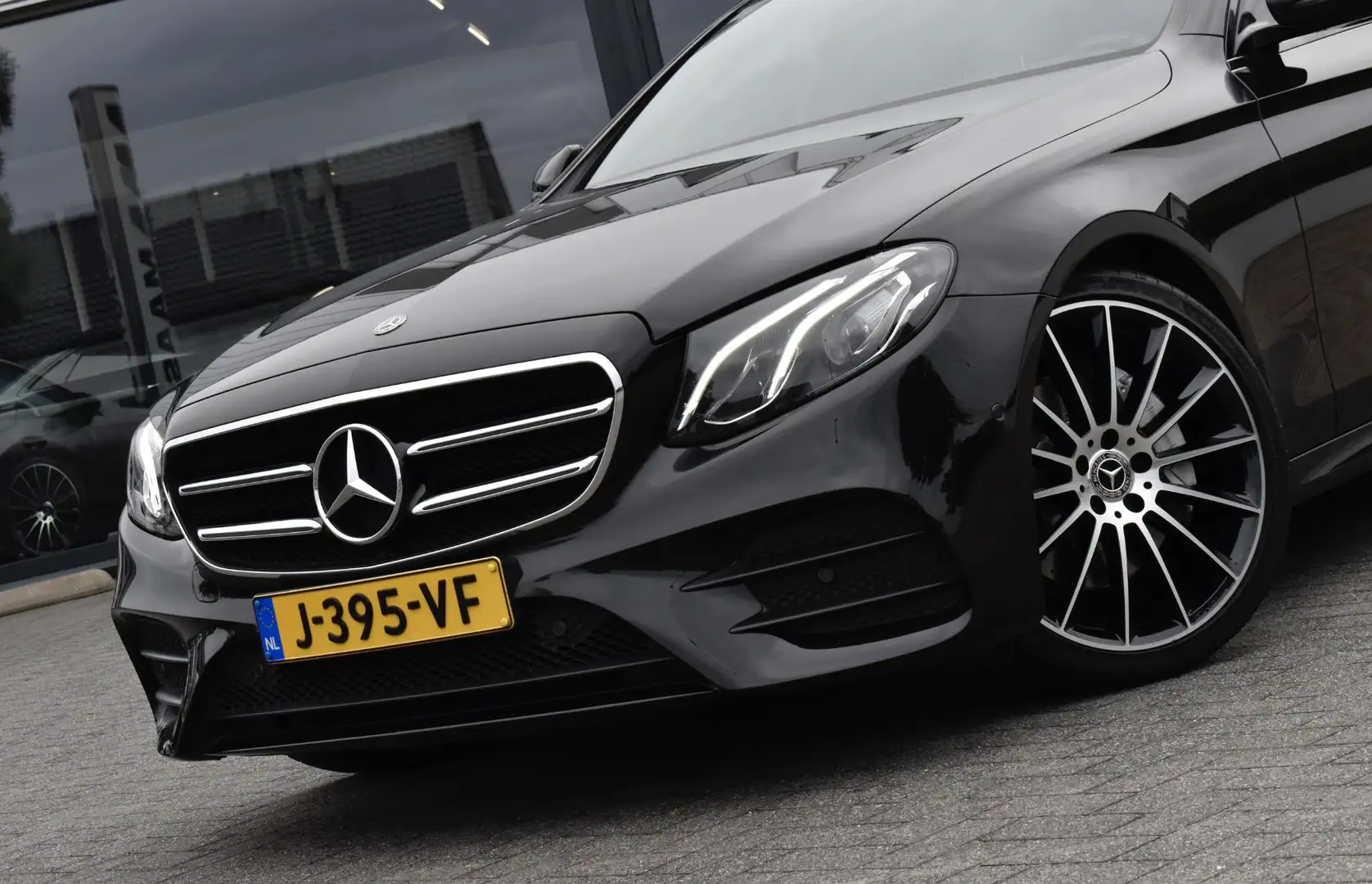 Mercedes-Benz E 200 AMG-Line Premium Plus Pano Nero - 2