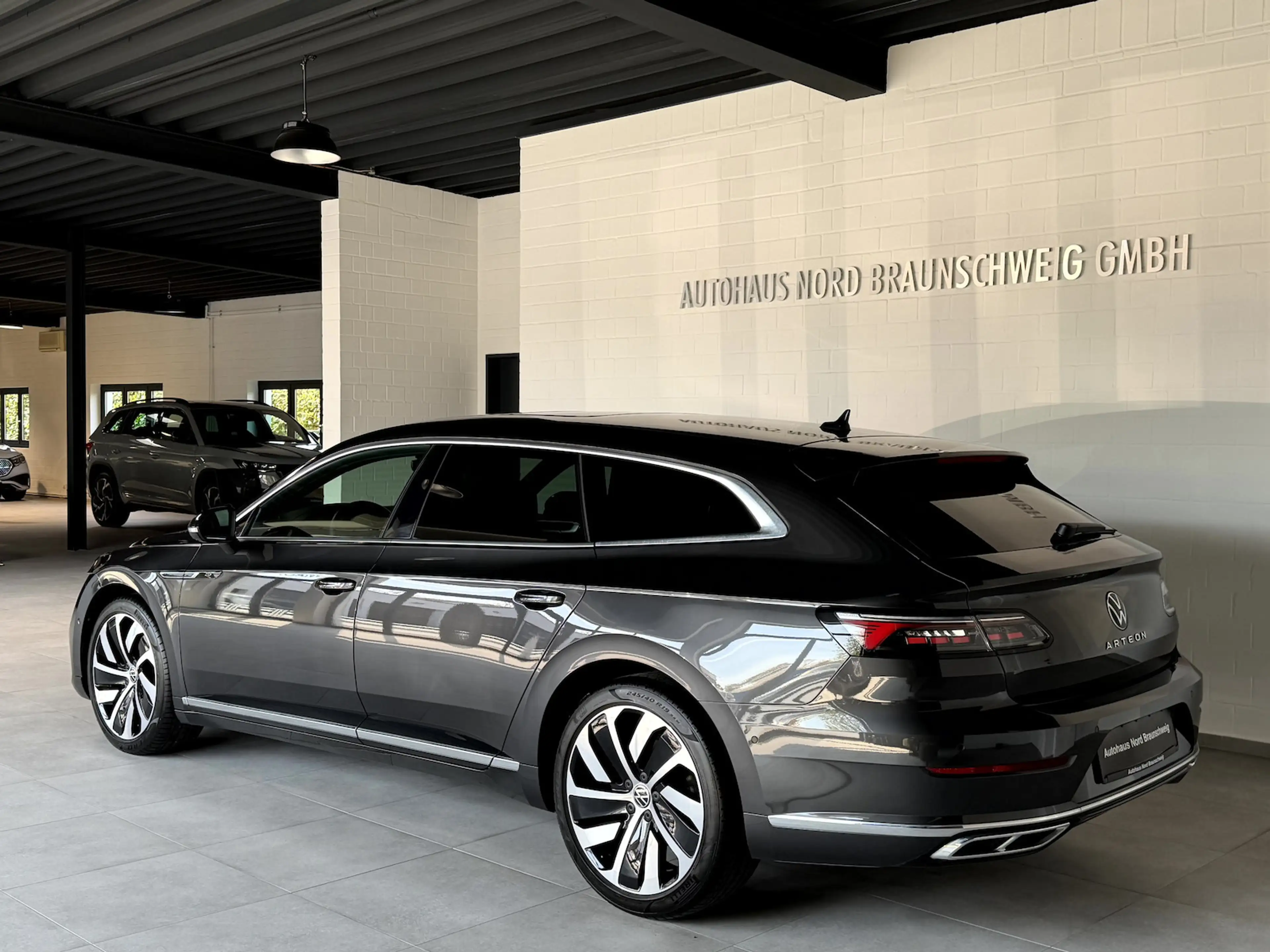 Volkswagen Arteon Shooting Brake 2.0TSI R Line*Pano*HUD*360* — photo 5