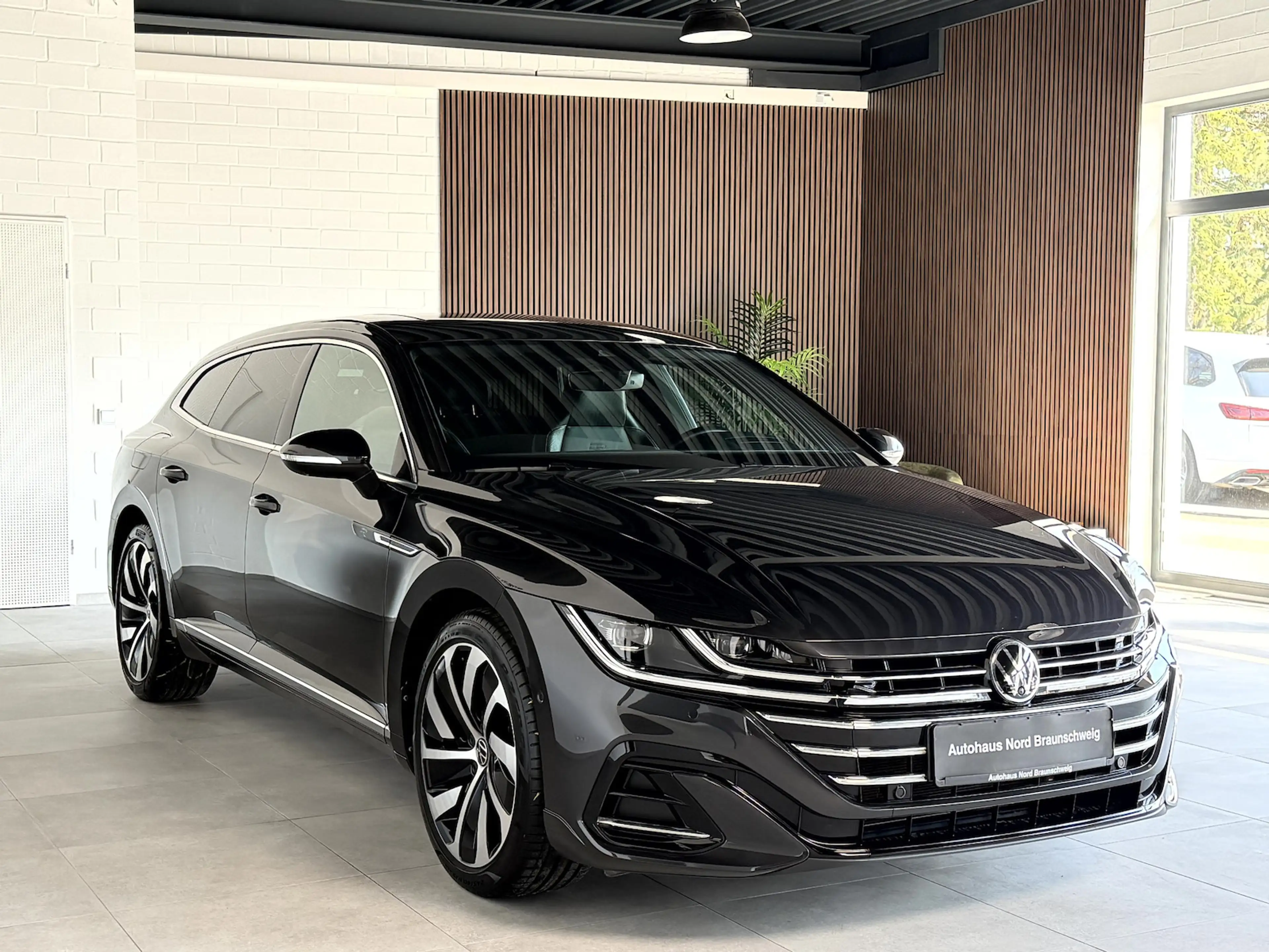 Volkswagen Arteon Shooting Brake 2.0TSI R Line*Pano*HUD*360* — photo 4