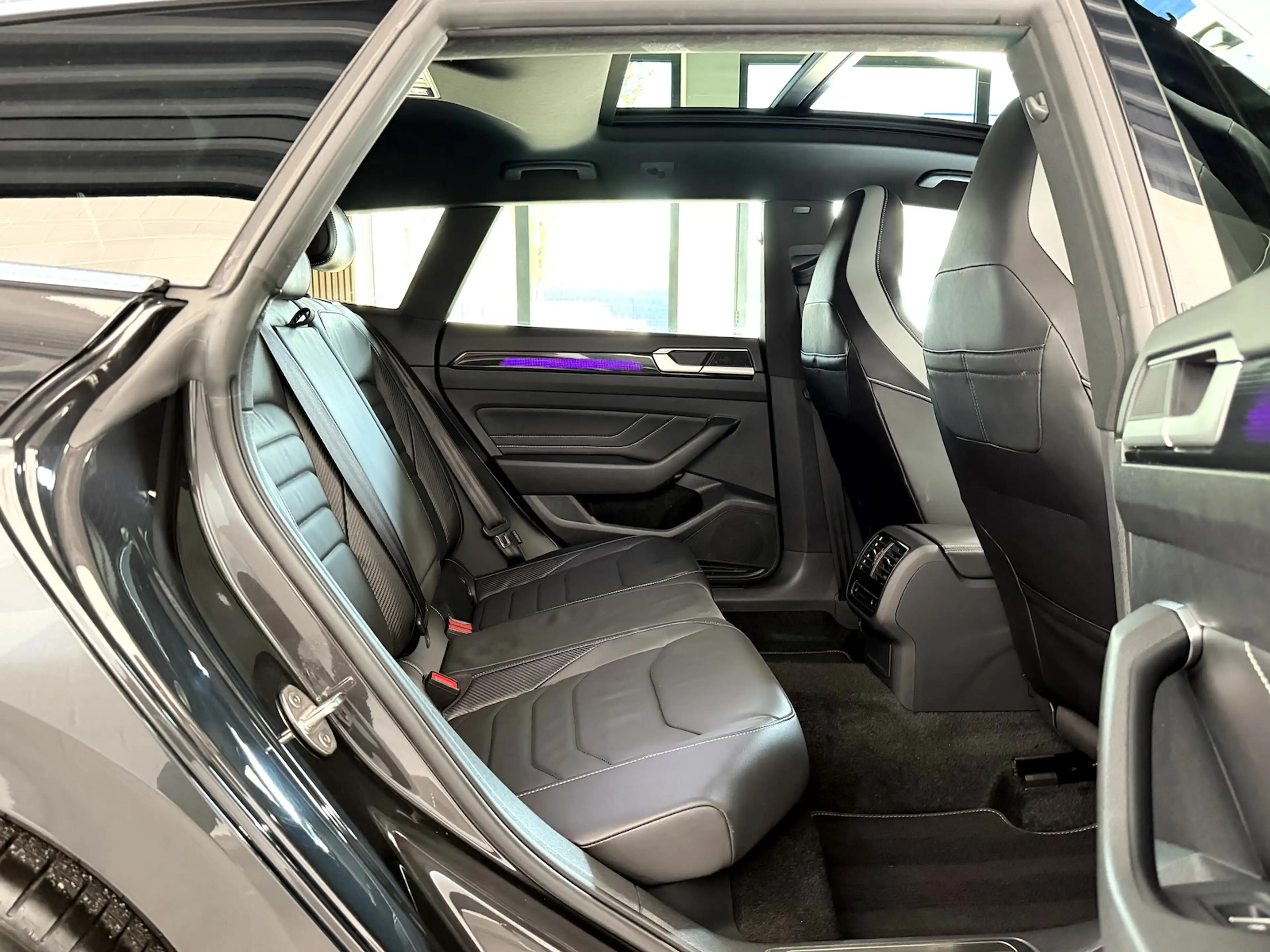 Volkswagen Arteon Shooting Brake 2.0TSI R Line*Pano*HUD*360* — photo 8