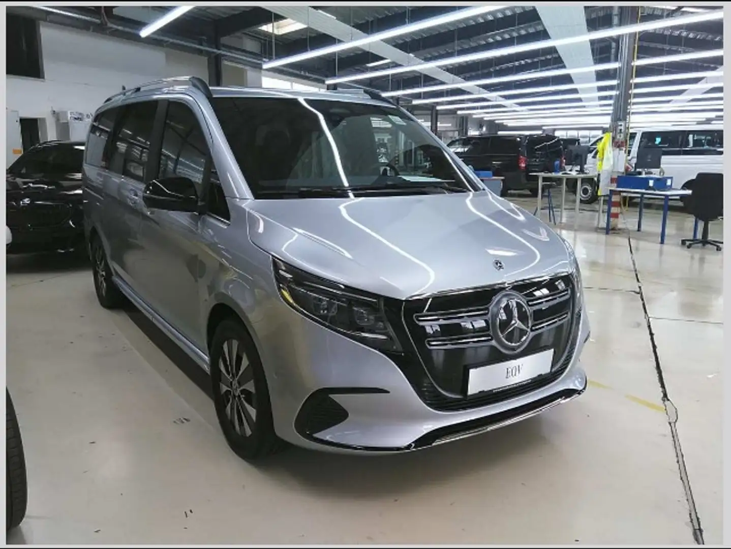 Mercedes-Benz EQV 300 AVANTGARDE Lang LED Sitzklima Shz Klima Silber - 2