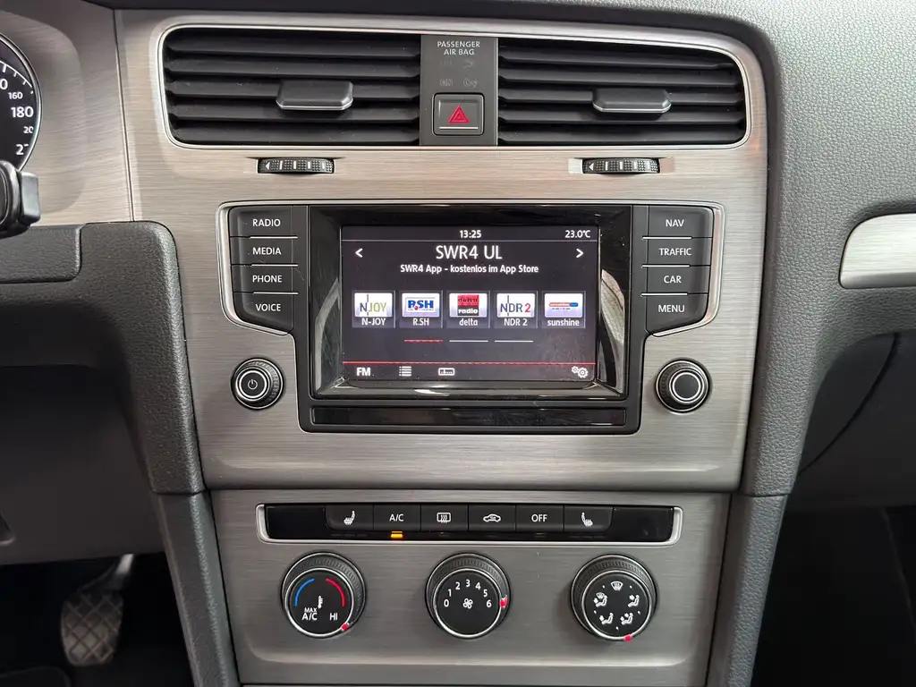 Volkswagen Golf VII 1.6 TDI | Navi | PDC | Massage | Tempom Bild 18