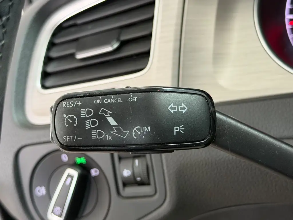 Volkswagen Golf VII 1.6 TDI | Navi | PDC | Massage | Tempom Bild 20