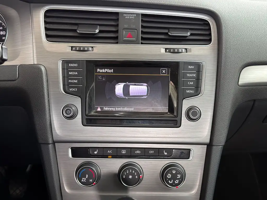 Volkswagen Golf VII 1.6 TDI | Navi | PDC | Massage | Tempom Bild 14