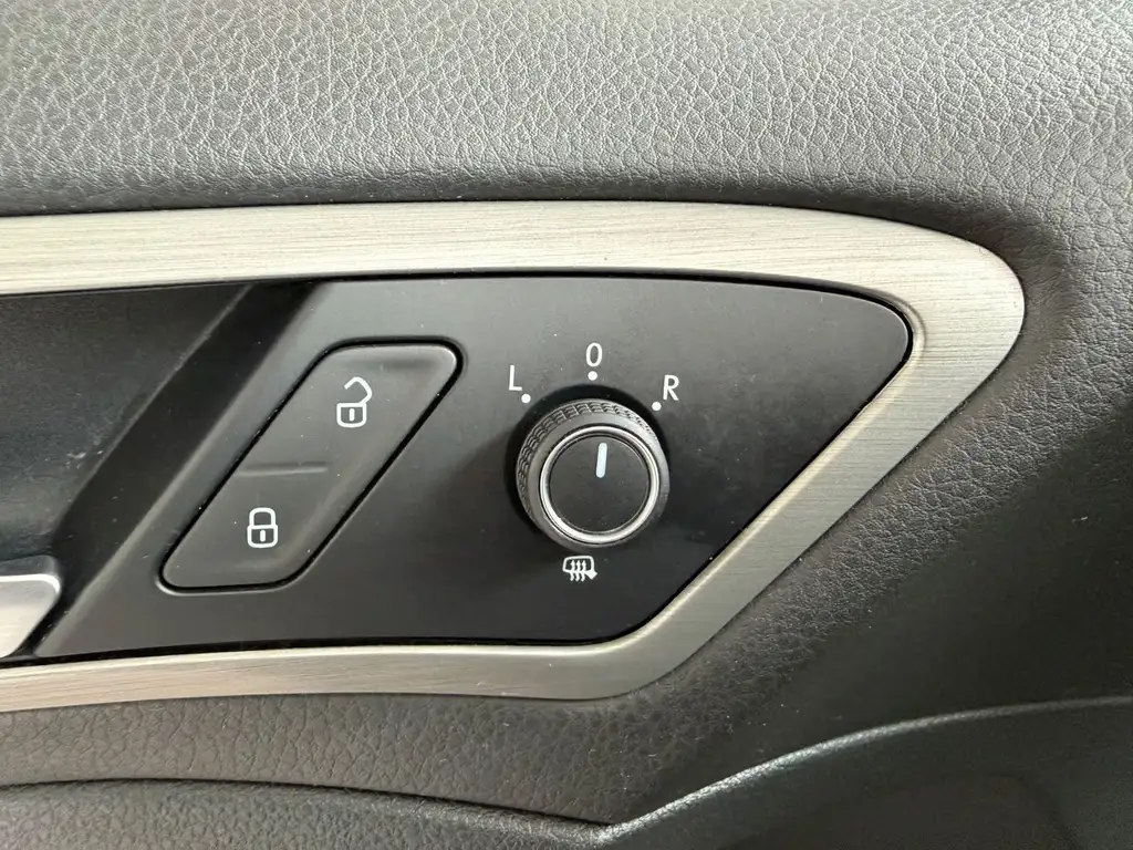 Volkswagen Golf VII 1.6 TDI | Navi | PDC | Massage | Tempom Bild 23