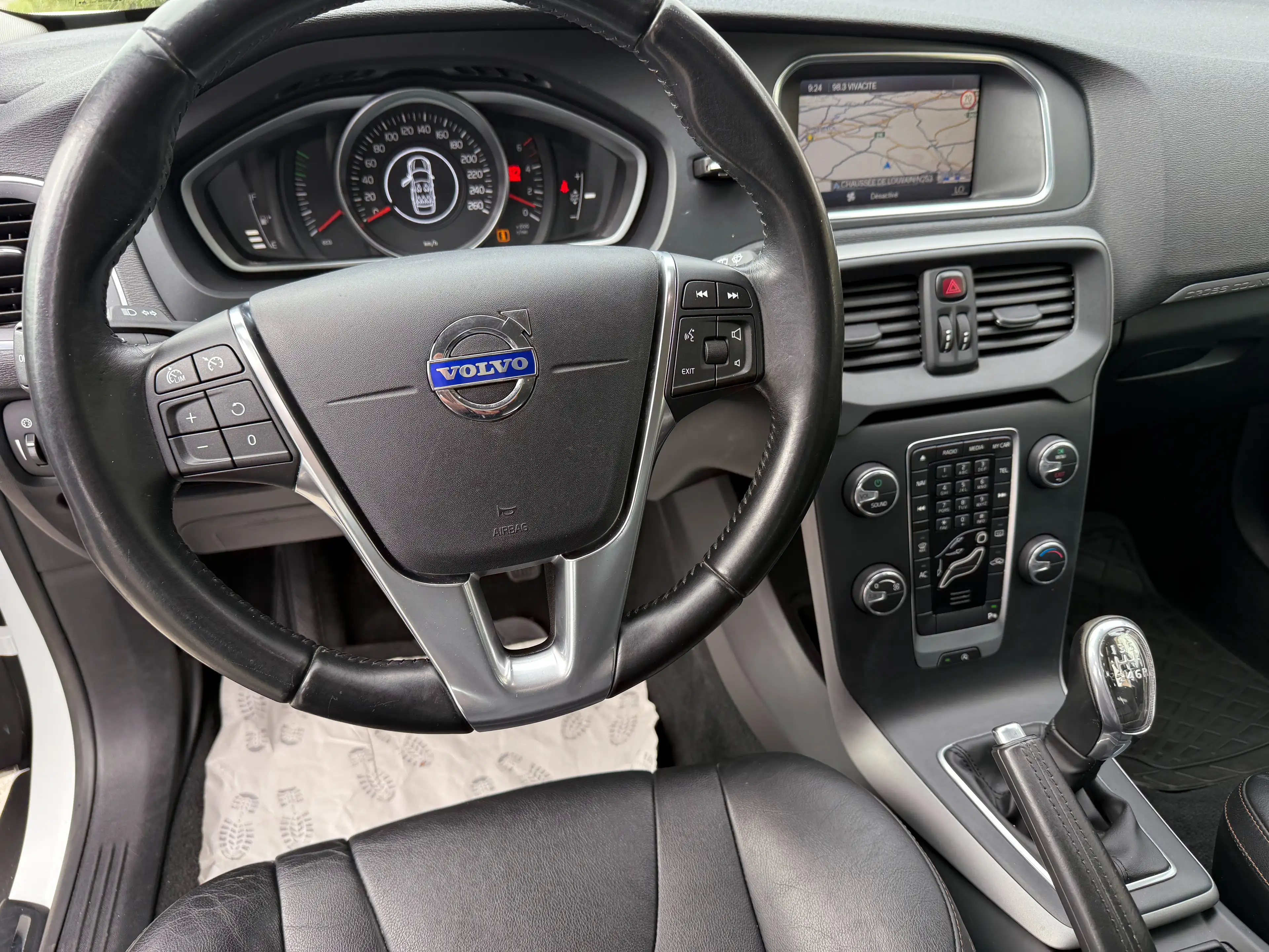 Volvo V40 Cross Country V40 Cross Country 2.0 D3 — photo 14