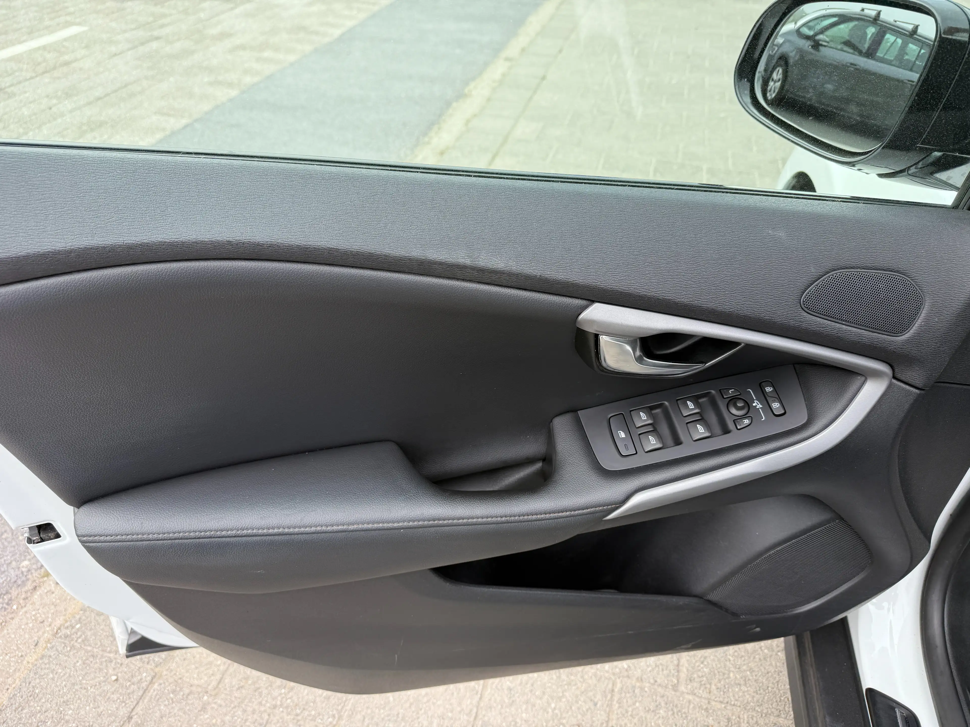 Volvo V40 Cross Country V40 Cross Country 2.0 D3 — photo 10