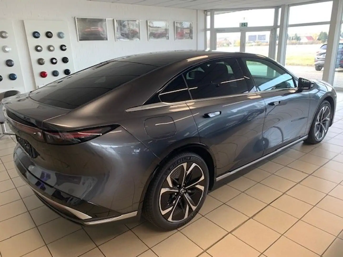 Mazda 6e 5HB EV 258ps 1AT RWD Takumi Grau - 1