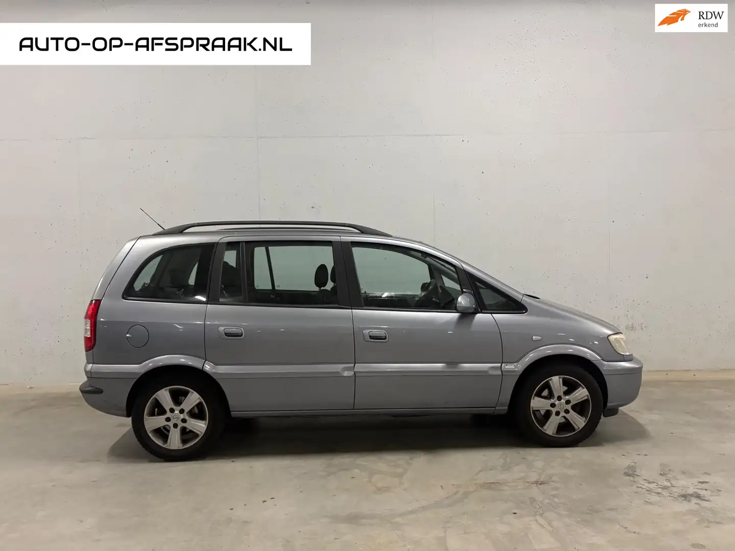 Opel Zafira 1.8 16V Airco Cruise C. 7pers. APK NAP Gris - 1