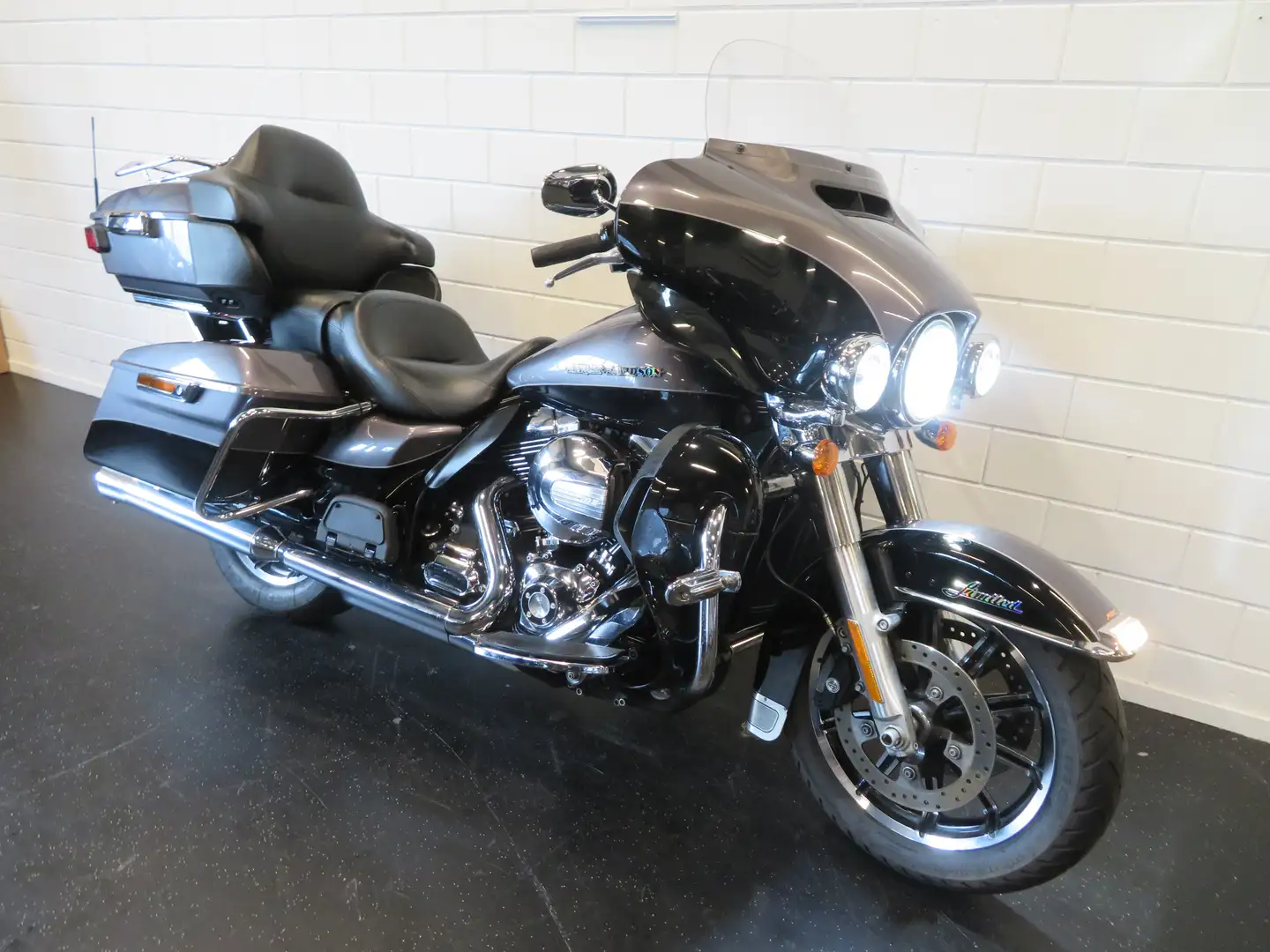 Harley-Davidson Electra Glide FLHTK ULTRA 103 TOP!! Zwart - 2