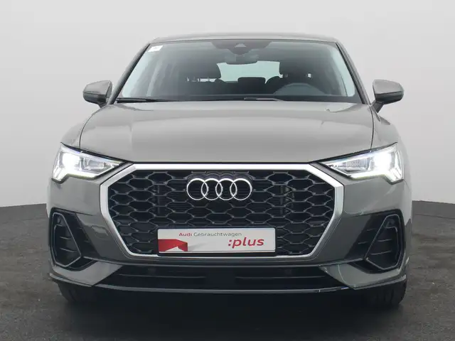 Audi Q3 view 3