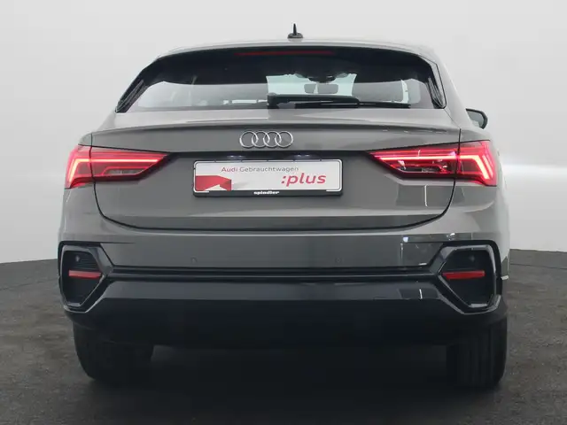 Audi Q3 view 8