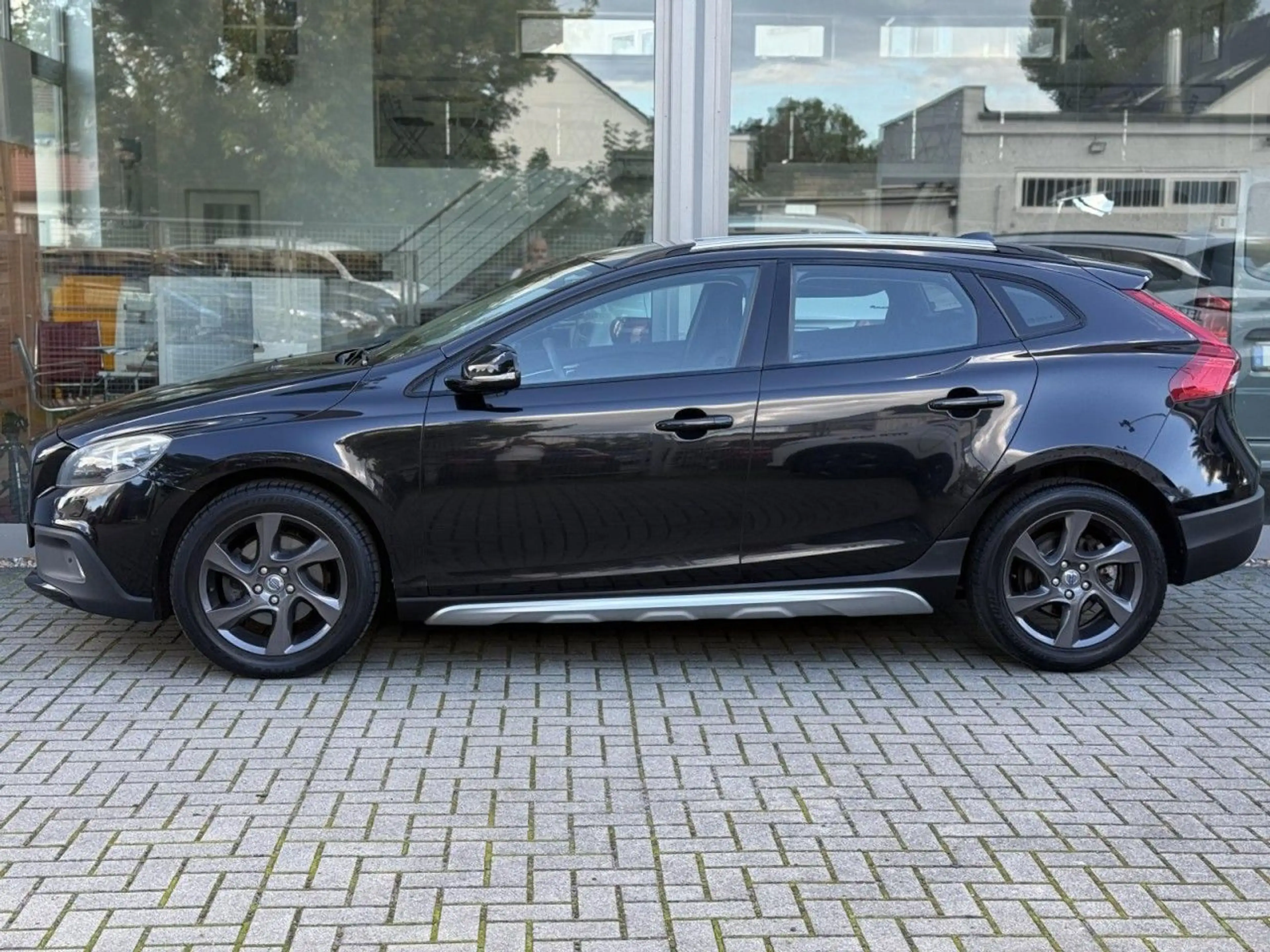 Volvo V40 Cross Country Momentum KAM SZHZG TEMP LM FEL — photo 7