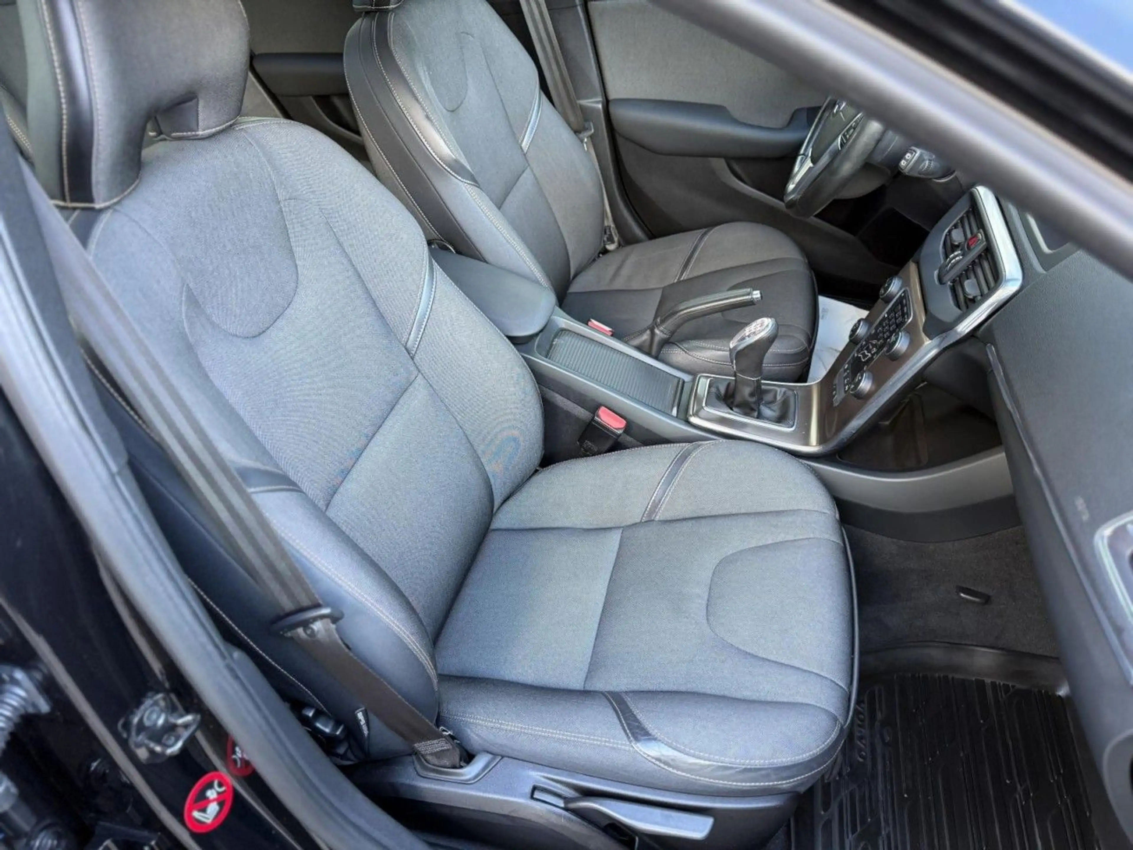 Volvo V40 Cross Country Momentum KAM SZHZG TEMP LM FEL — photo 12