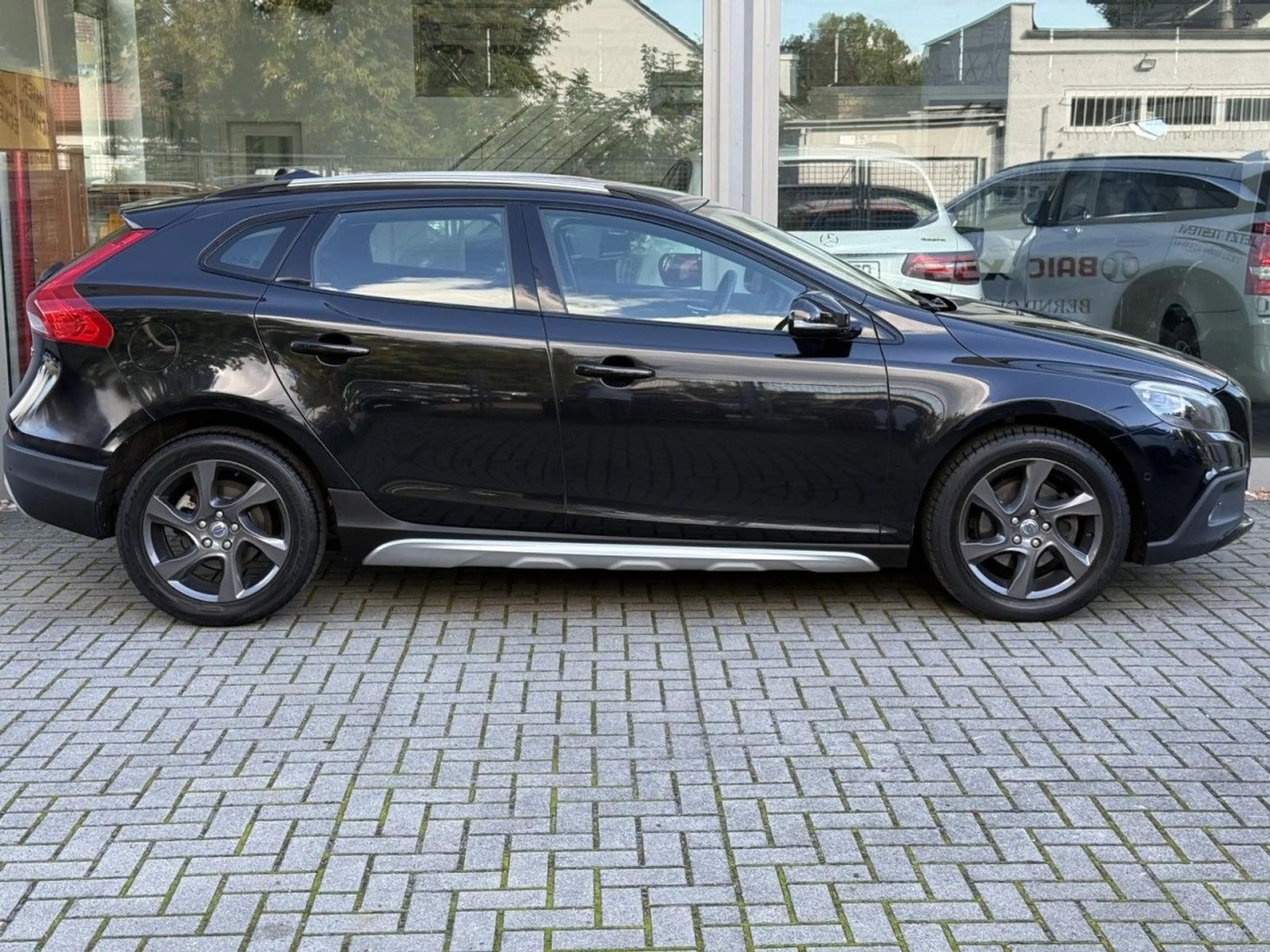 Volvo V40 Cross Country Momentum KAM SZHZG TEMP LM FEL — photo 8