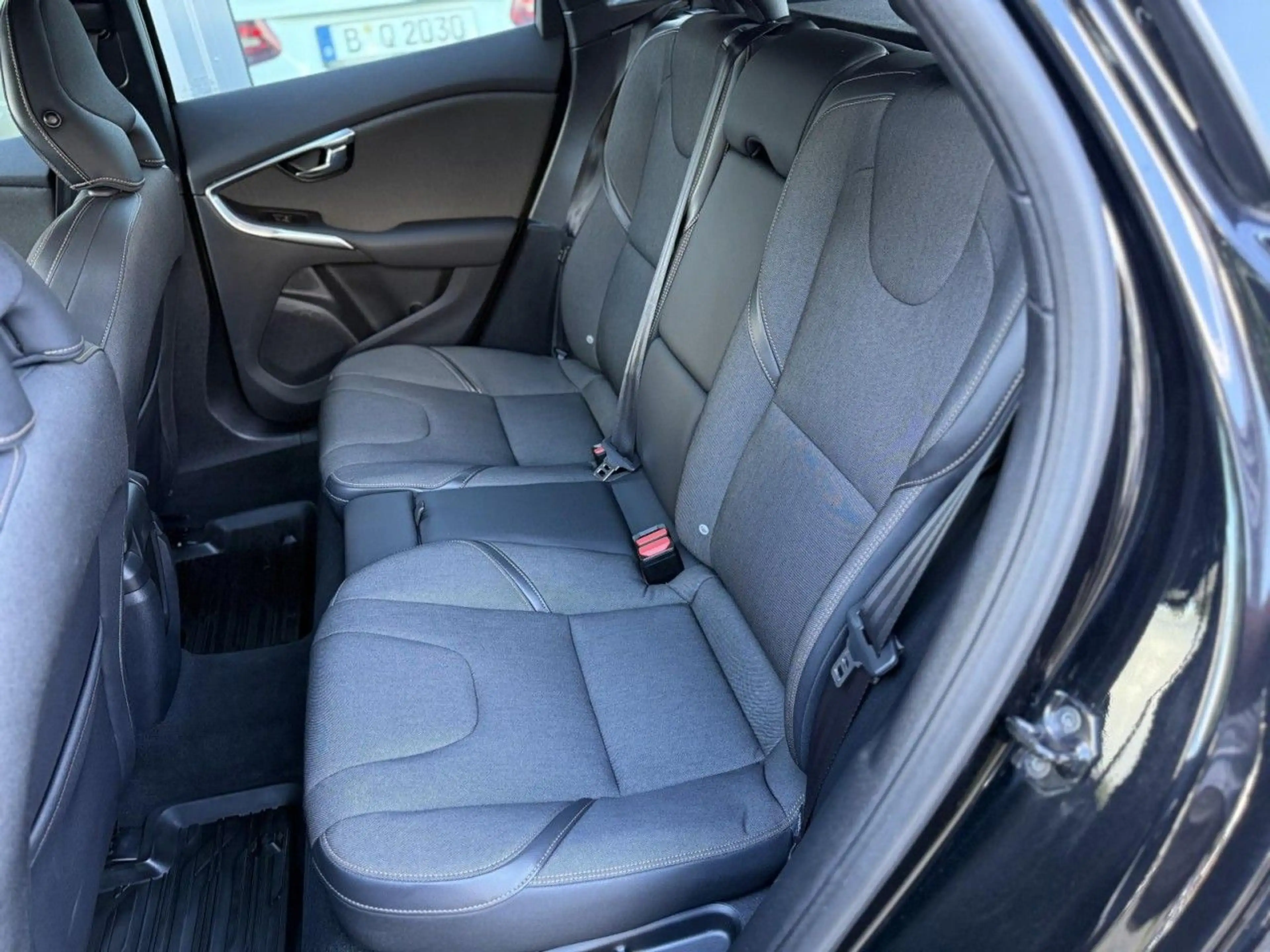 Volvo V40 Cross Country Momentum KAM SZHZG TEMP LM FEL — photo 14