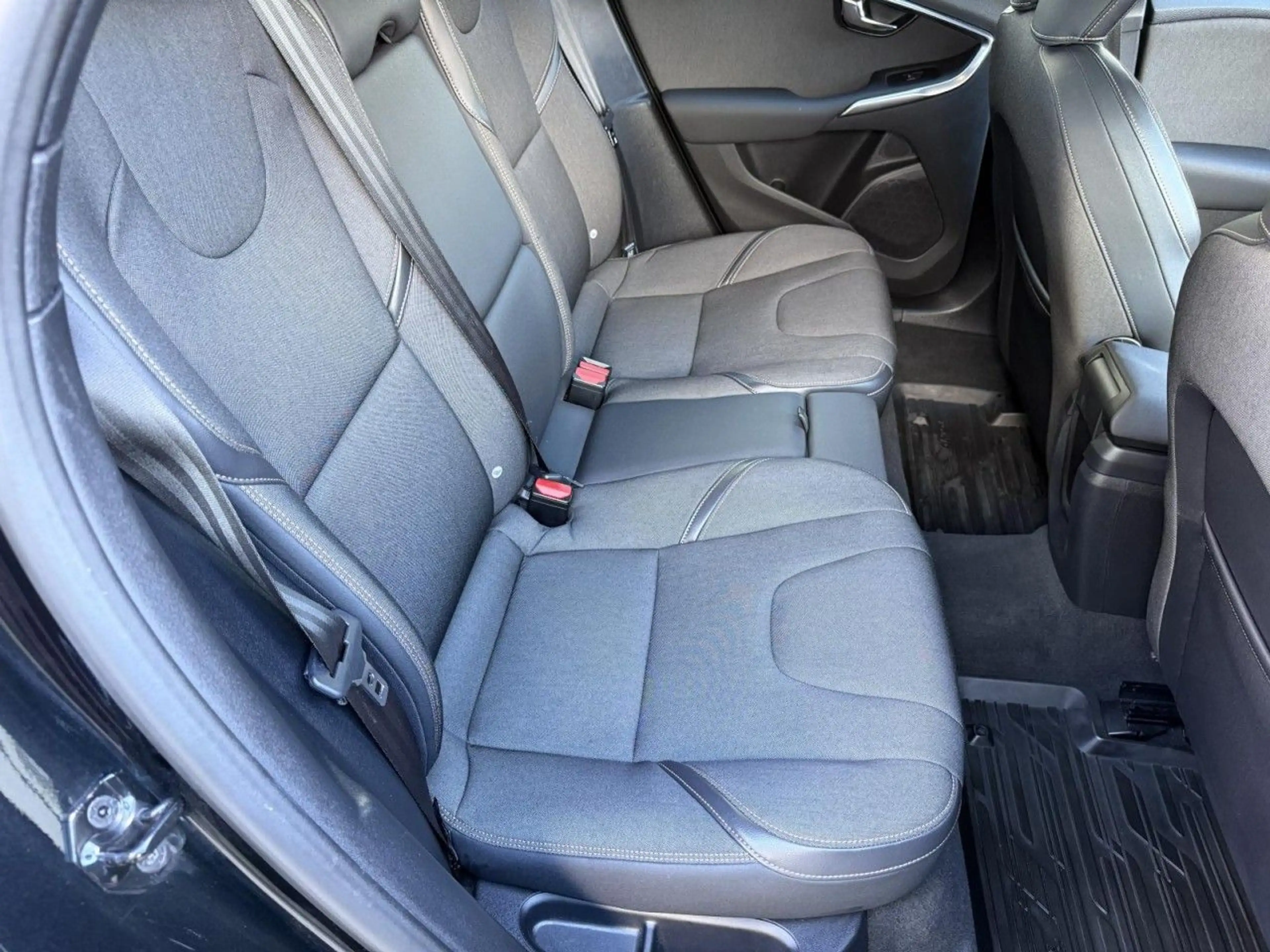Volvo V40 Cross Country Momentum KAM SZHZG TEMP LM FEL — photo 13