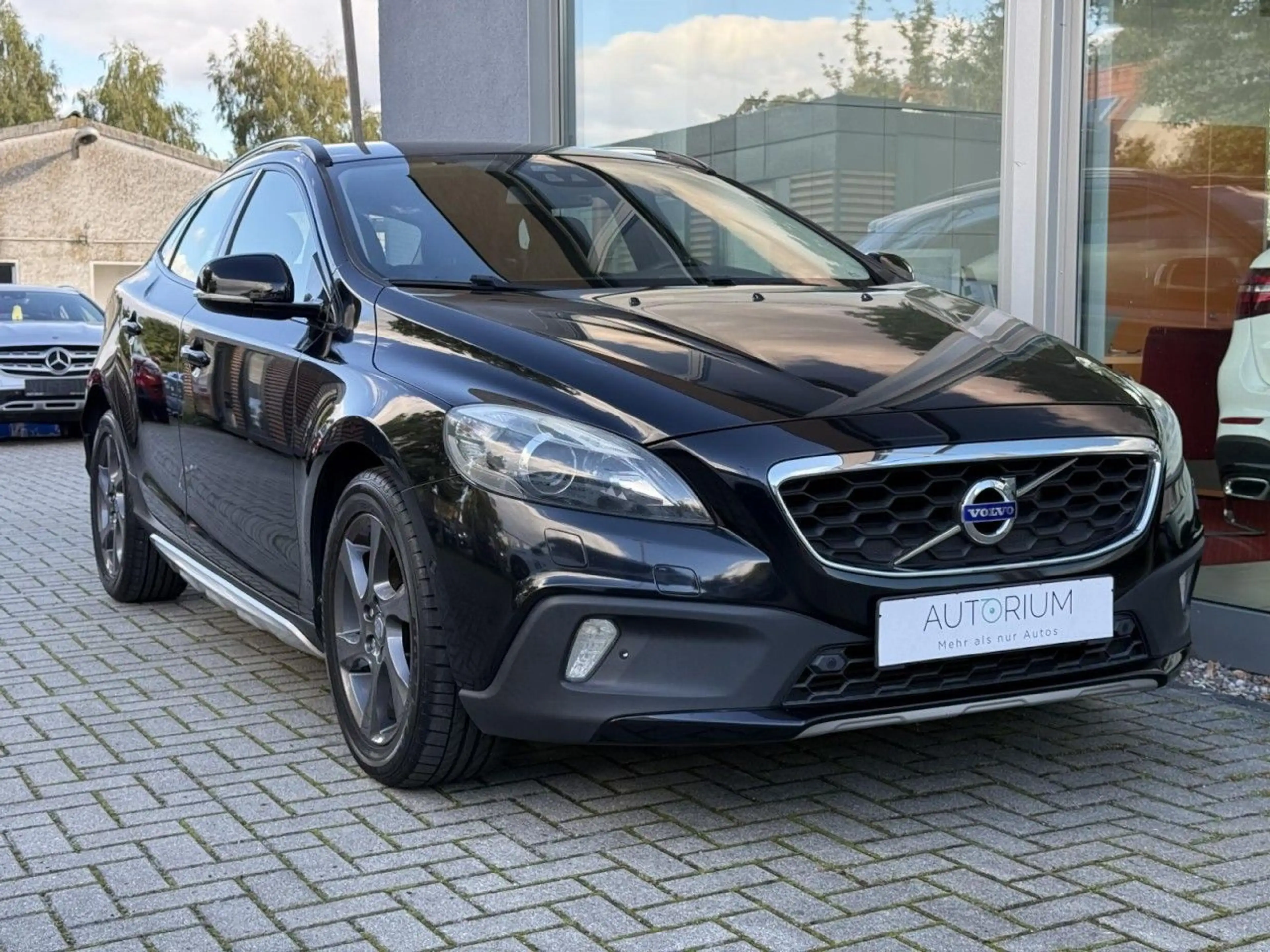 Volvo V40 Cross Country Momentum KAM SZHZG TEMP LM FEL — photo 3