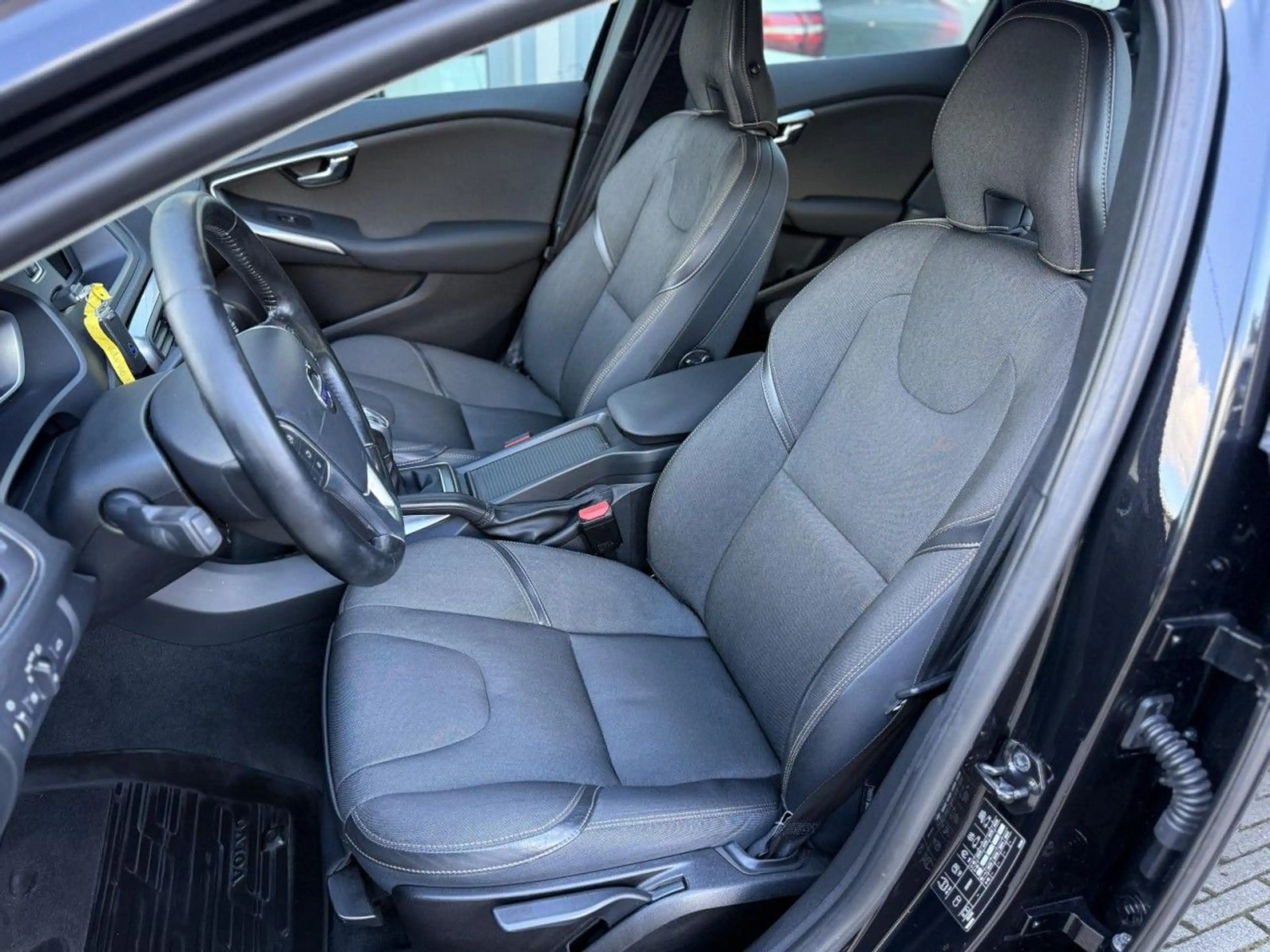 Volvo V40 Cross Country Momentum KAM SZHZG TEMP LM FEL — photo 11