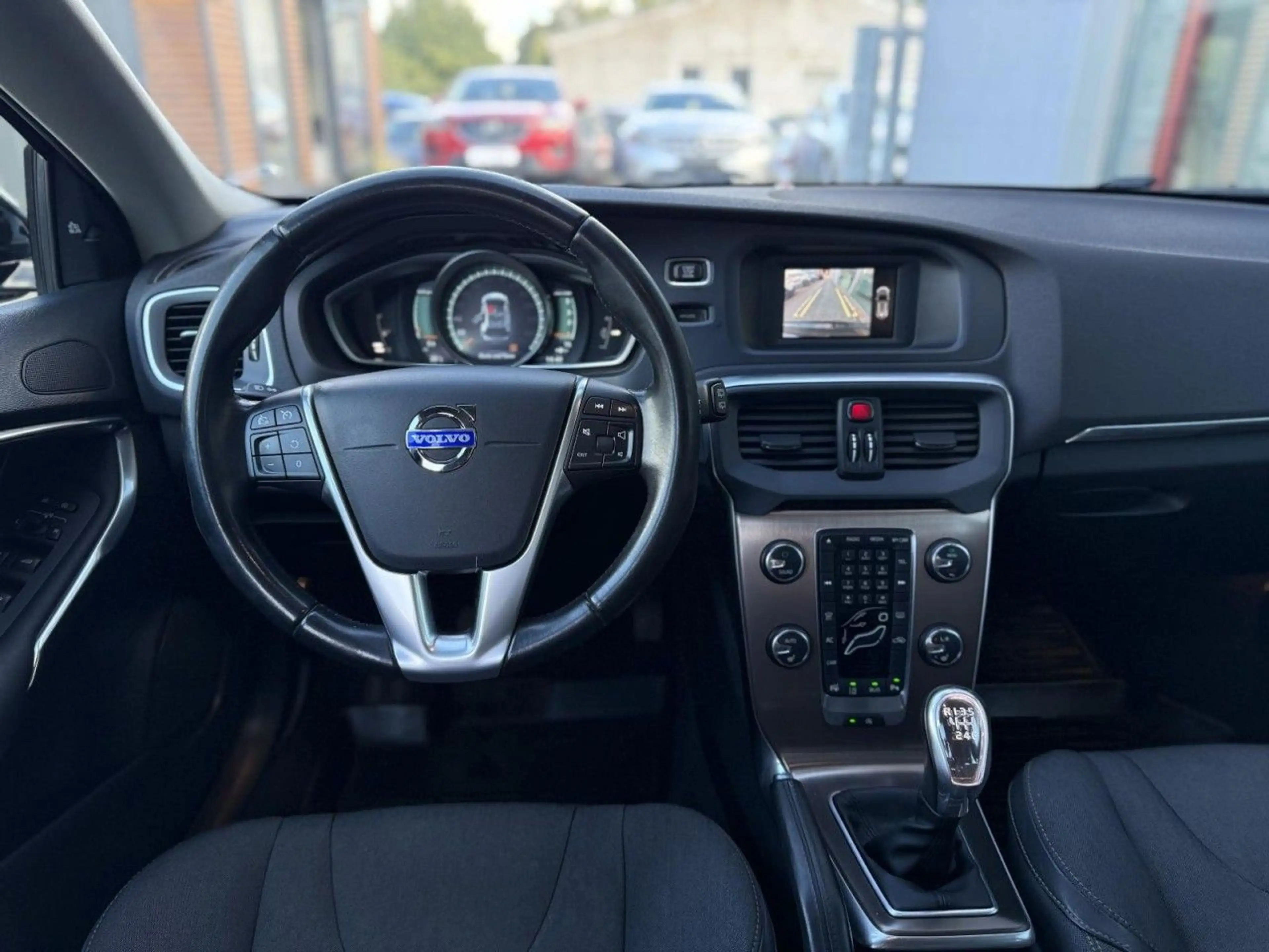 Volvo V40 Cross Country Momentum KAM SZHZG TEMP LM FEL — photo 9