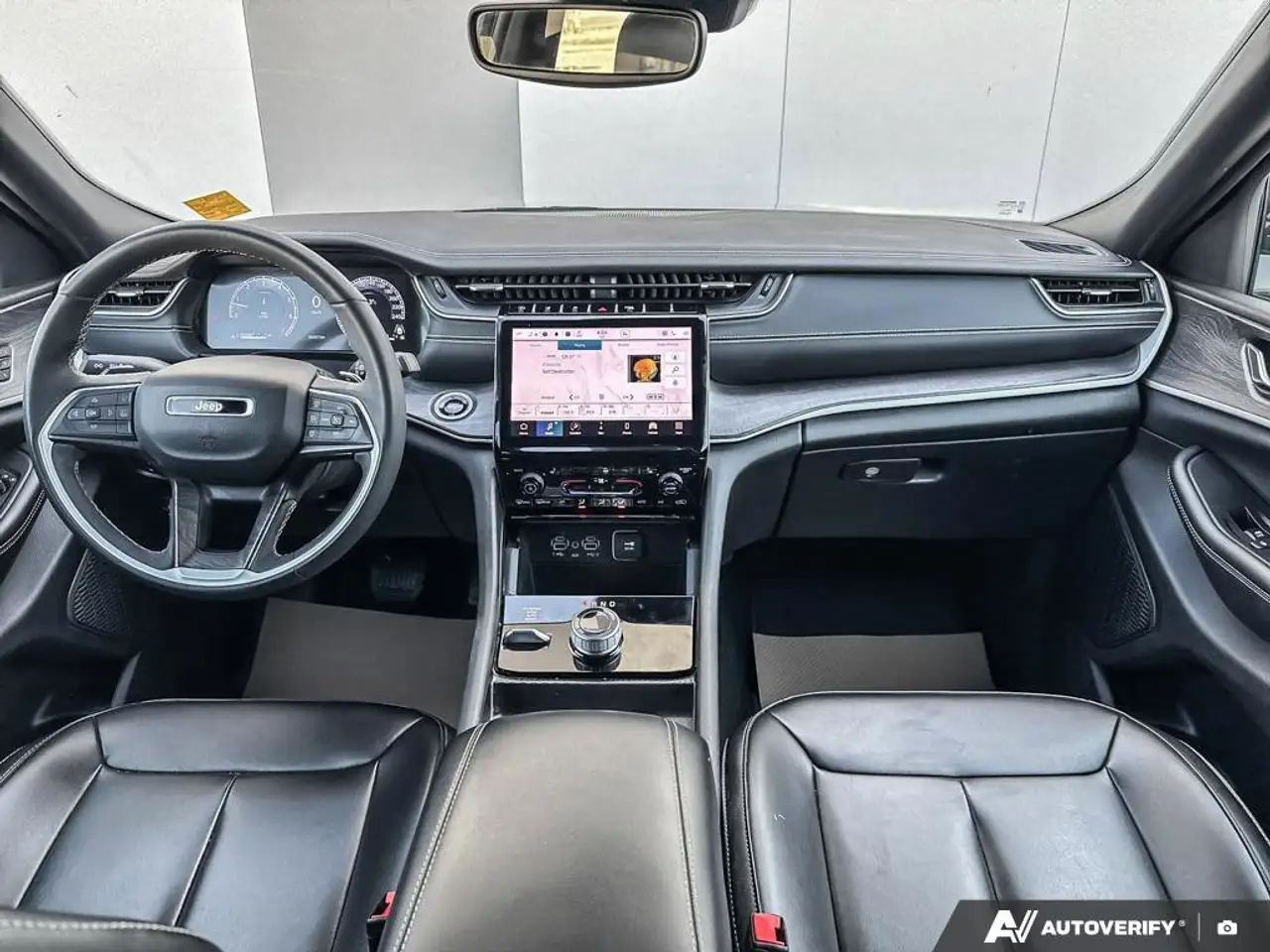 Jeep Grand Cherokee снимка Jeep Grand Cherokee