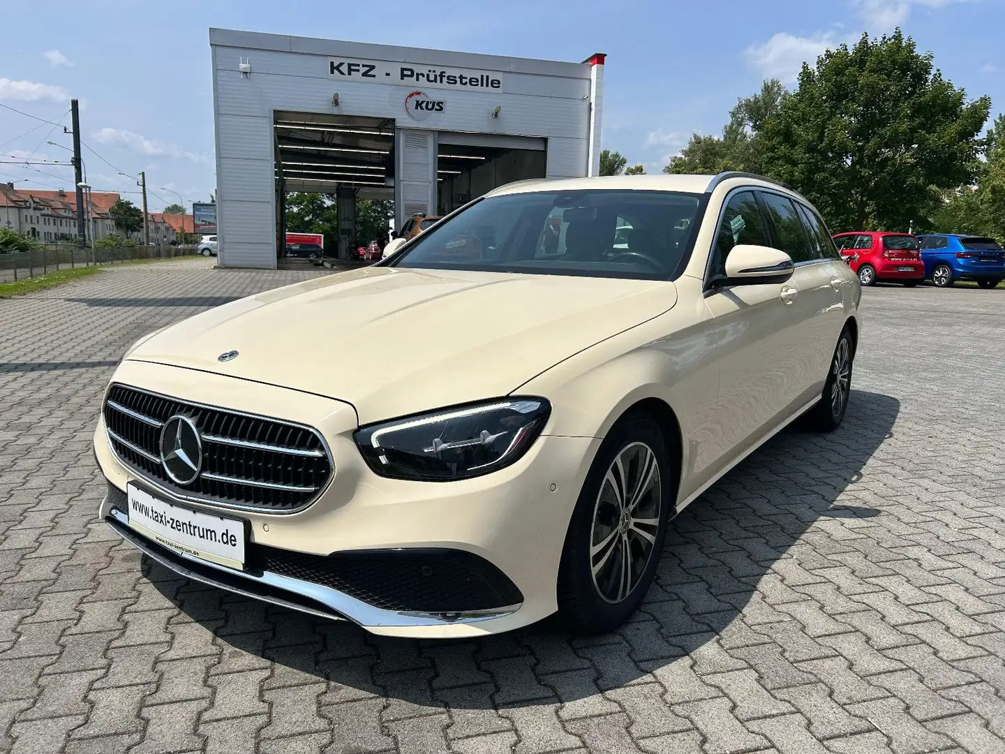 Mercedes-Benz E 200 E200d Kombi KAMERA 1HAND PDC AVANGARDE NAVI TAXI Beige - 1