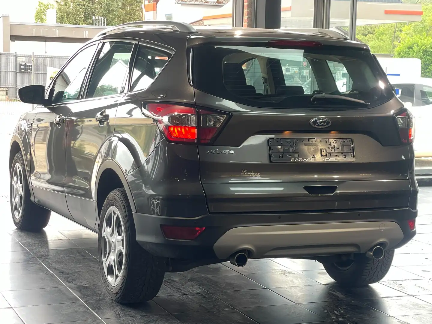 Ford Kuga 1.5 TDCi  / GARANTIE 12 MOIS / Navi / Ac / CarPlay Zwart - 2