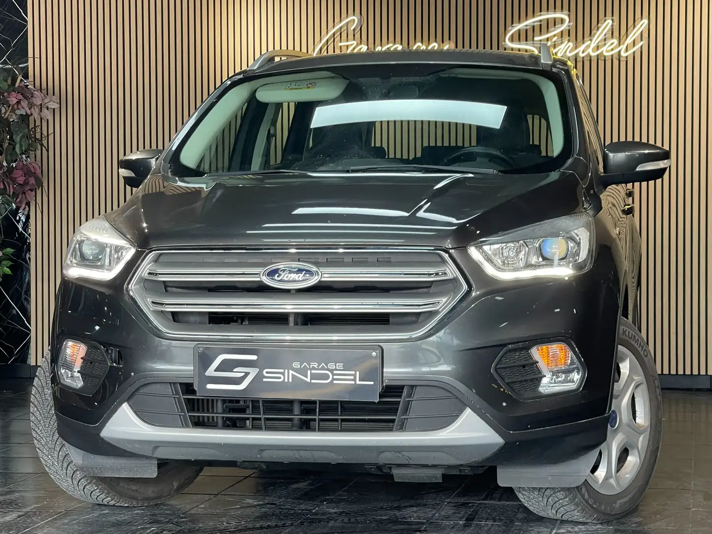 Ford Kuga 1.5 TDCi  / GARANTIE 12 MOIS / Navi / Ac / CarPlay Zwart - 1