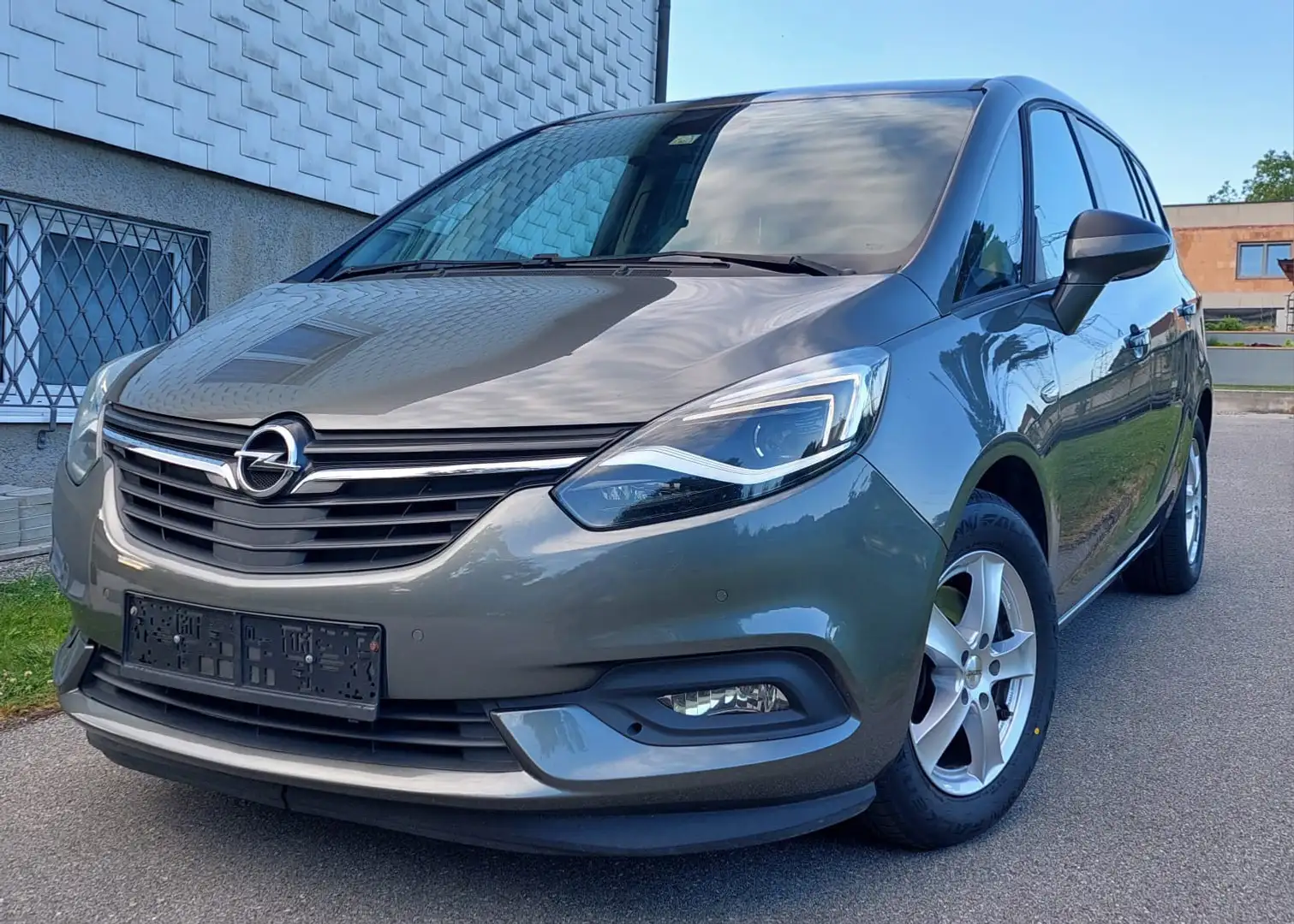 Opel Zafira Tourer 1,6 CDTI Ecotec Xenon Grau - 2