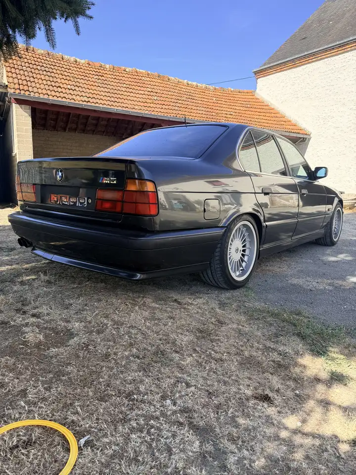 BMW M5 3.8i, foto 2