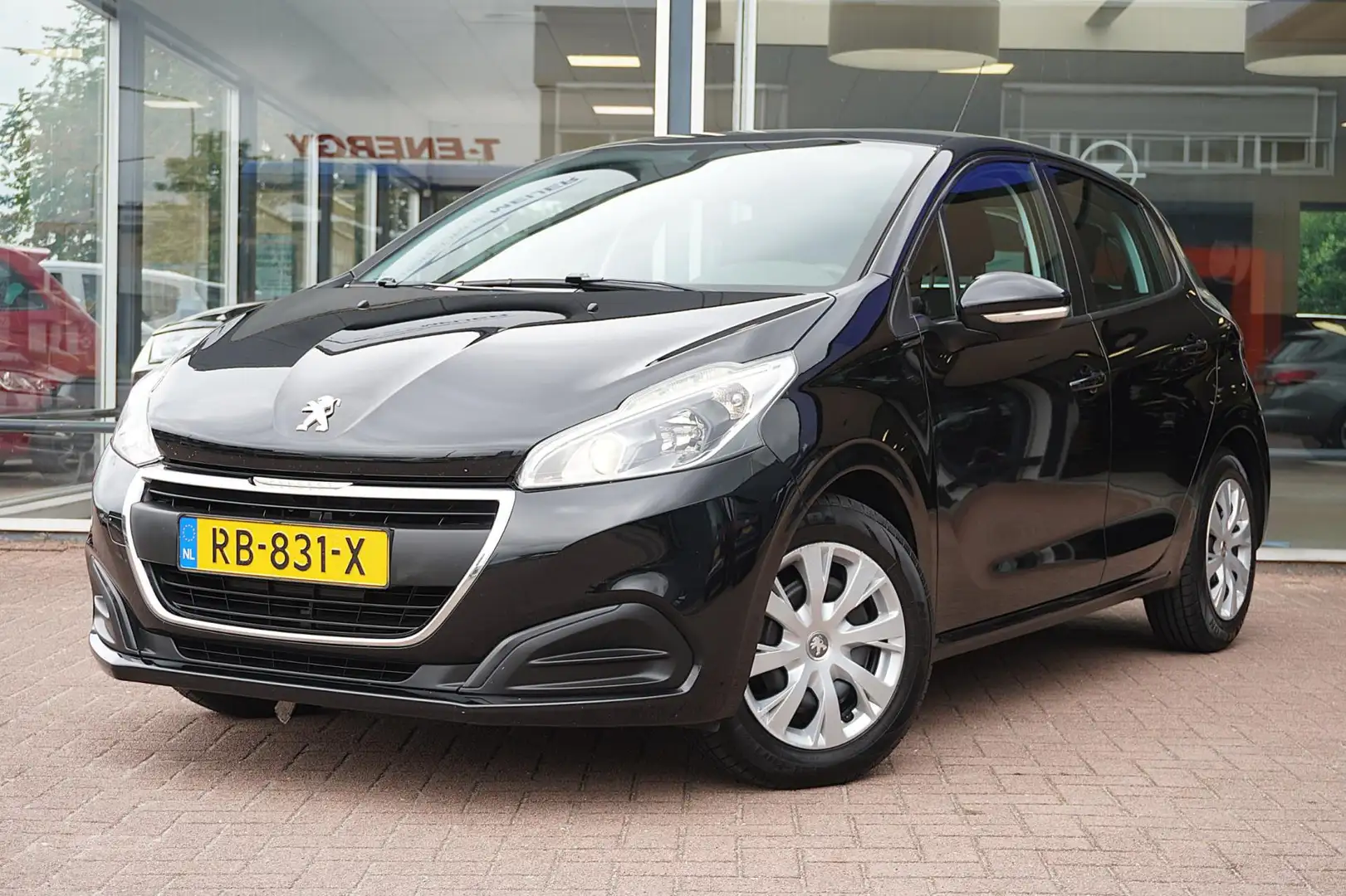Peugeot 208 1.2 PureTech Active |5deurs | Airco | Navigatie | Černá - 1