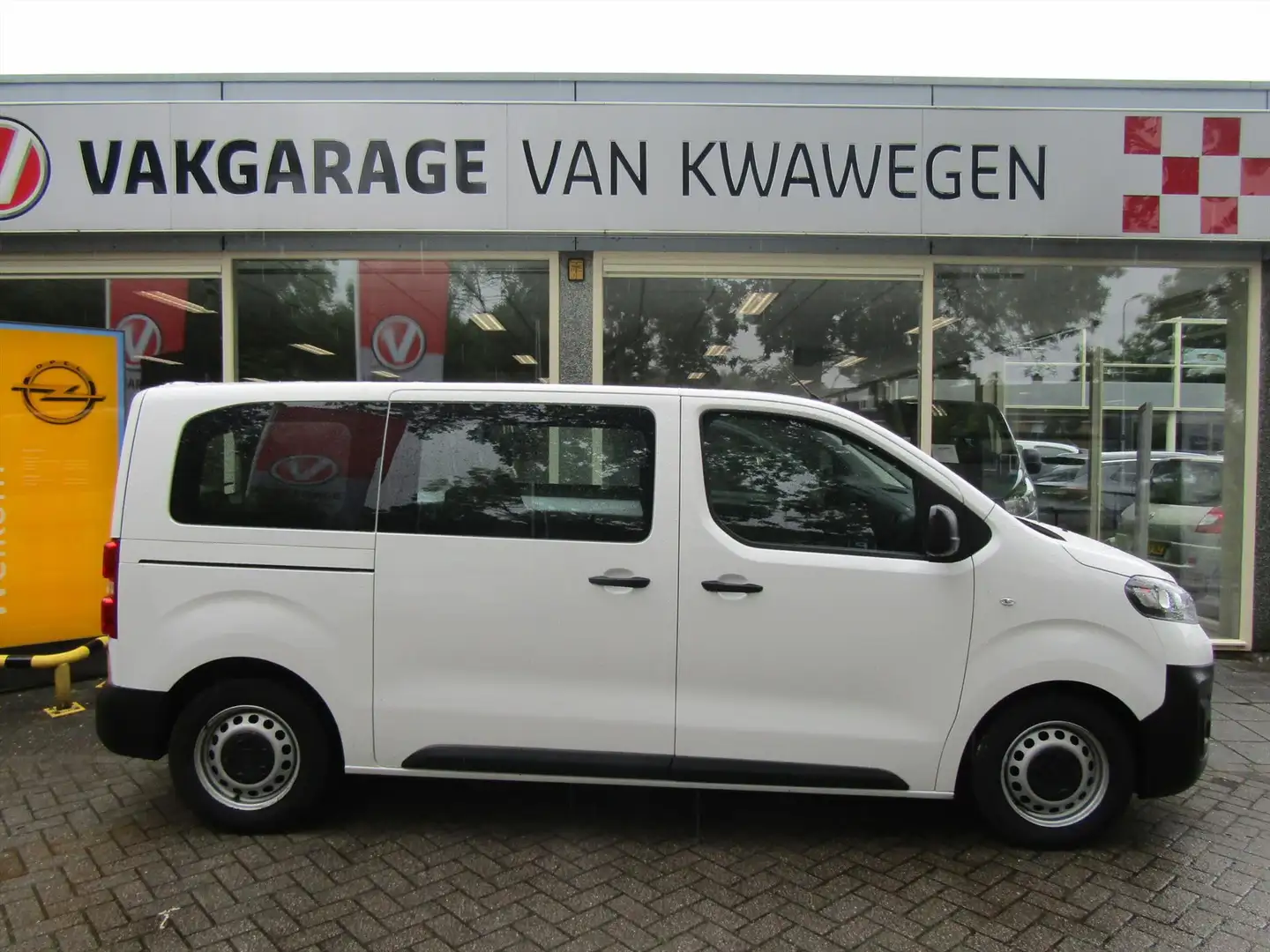 Opel Vivaro 9 PERS.BUS L2 AIRCO, CRUISE C. BLUET. 17 X White - 1