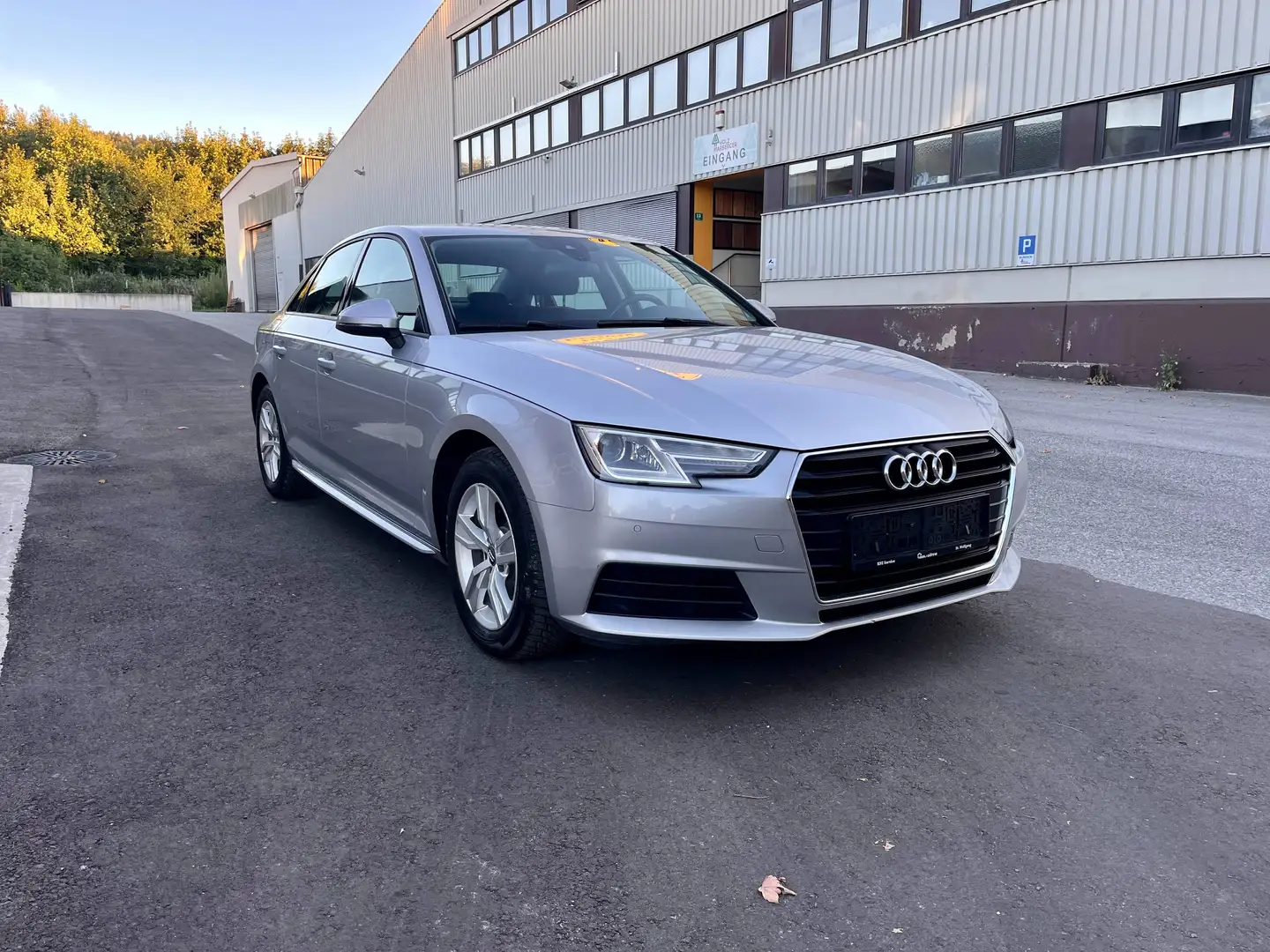 Audi A4 b9 2.0TDI 150ps Automatik mit neuem Pickerl Grau - 1