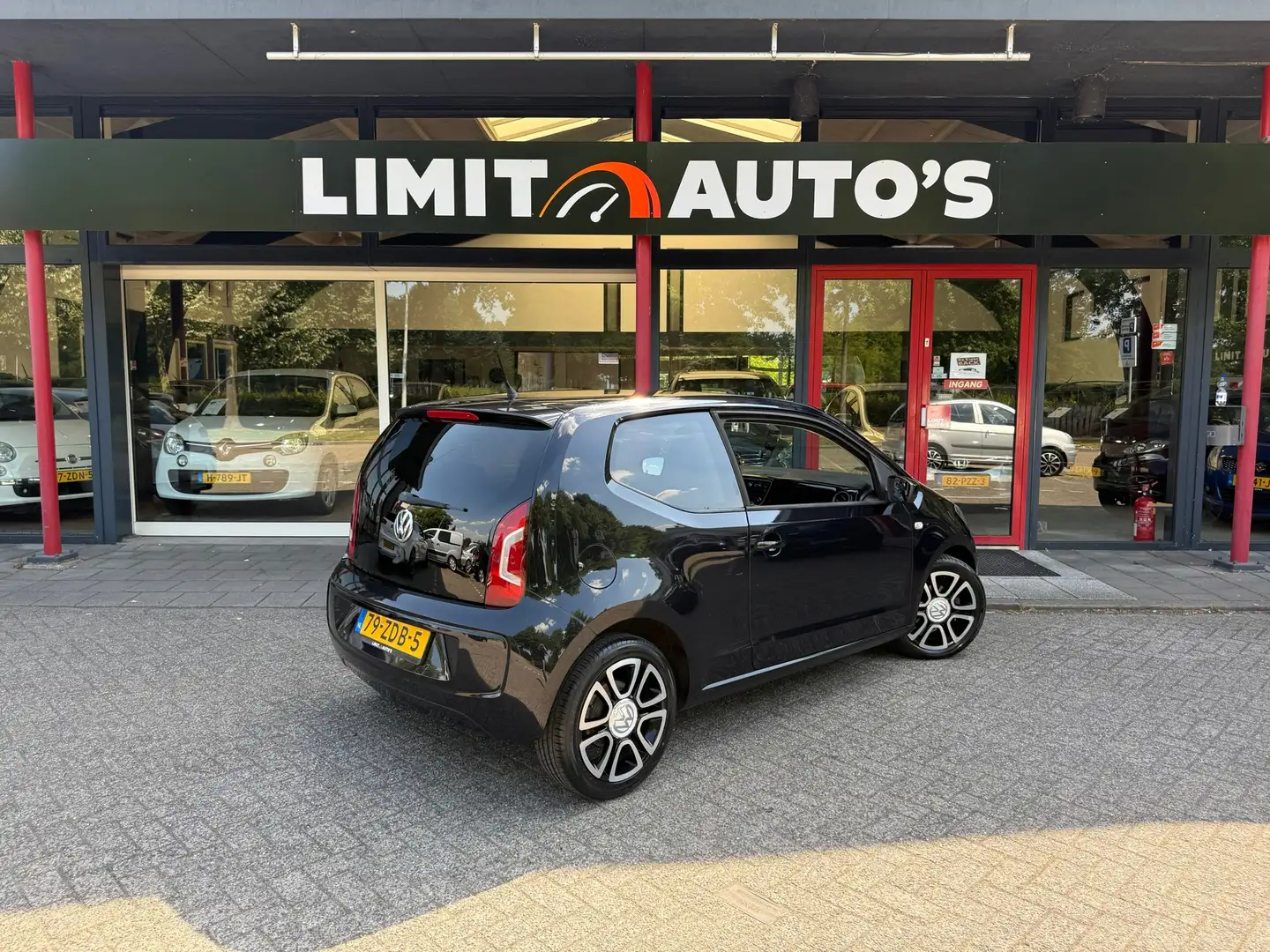 Volkswagen up! 1.0 high up! BlueMotion Airco/El.ramen/Lmv//Nap/Ap Zwart - 2