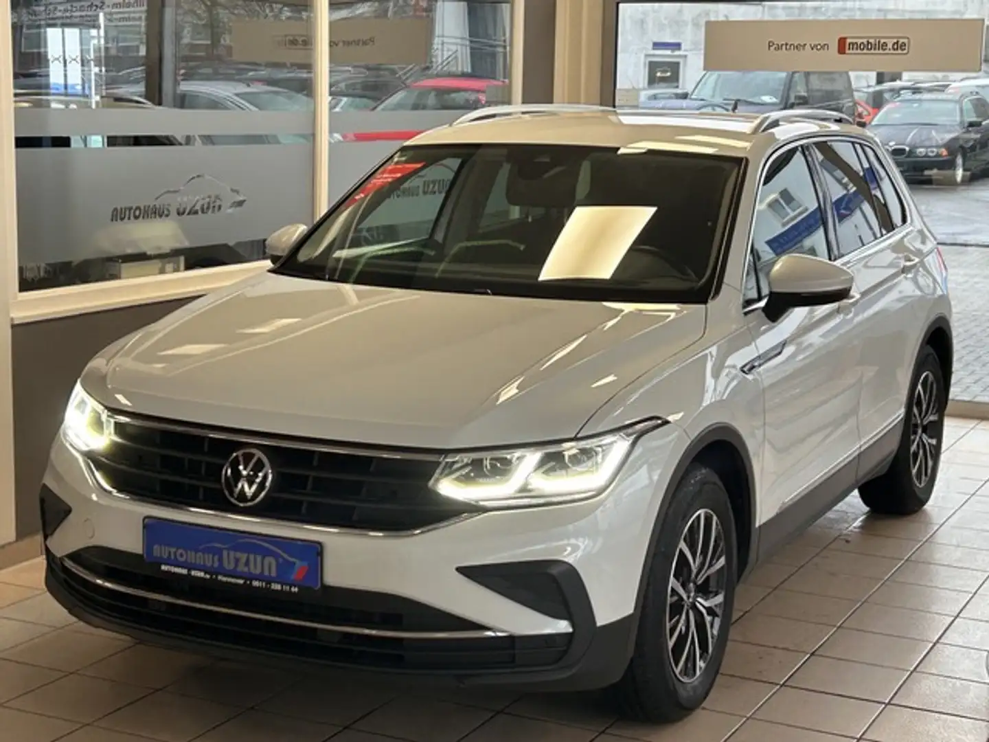 Volkswagen Tiguan 2.0 TDI Life Auto. ACC LED ergoComfor AHK Weiß - 1