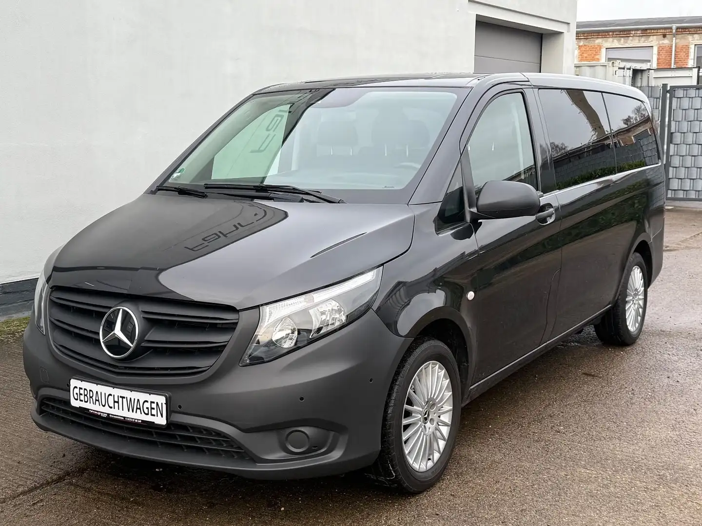 Mercedes-Benz Vito Tourer 114 CDI Edition lang, 9-Sitzer, AHK Grau - 2