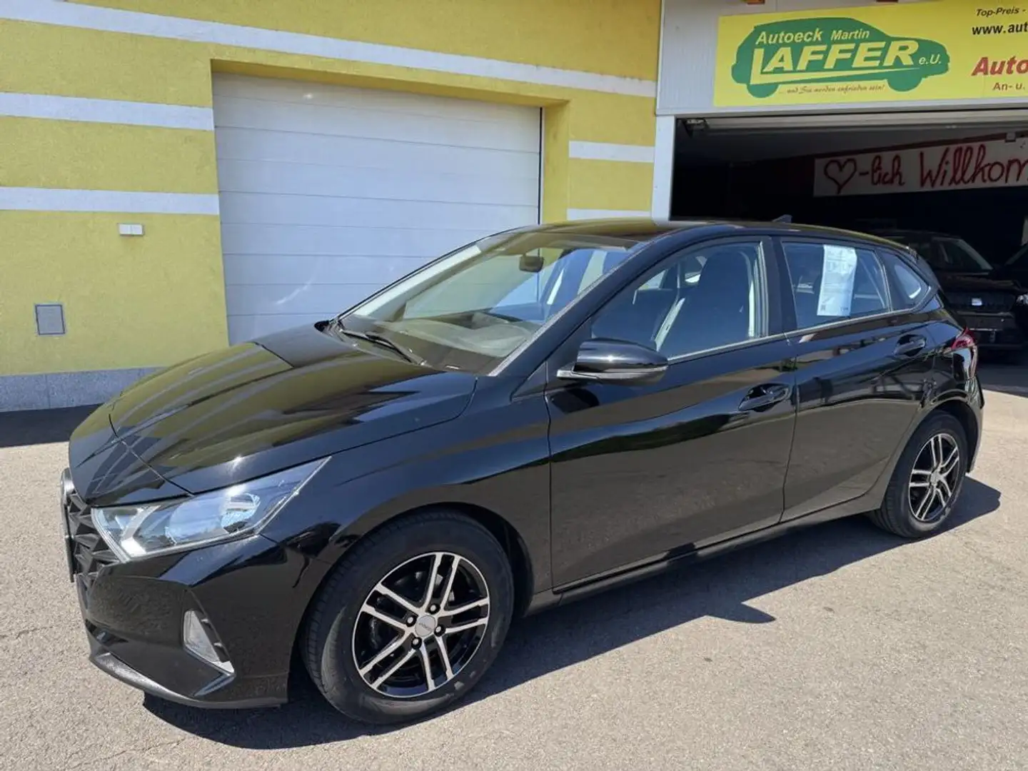 Hyundai i20 i Line Plus - nur 53300km Top! Neues Mod.! Schwarz - 1