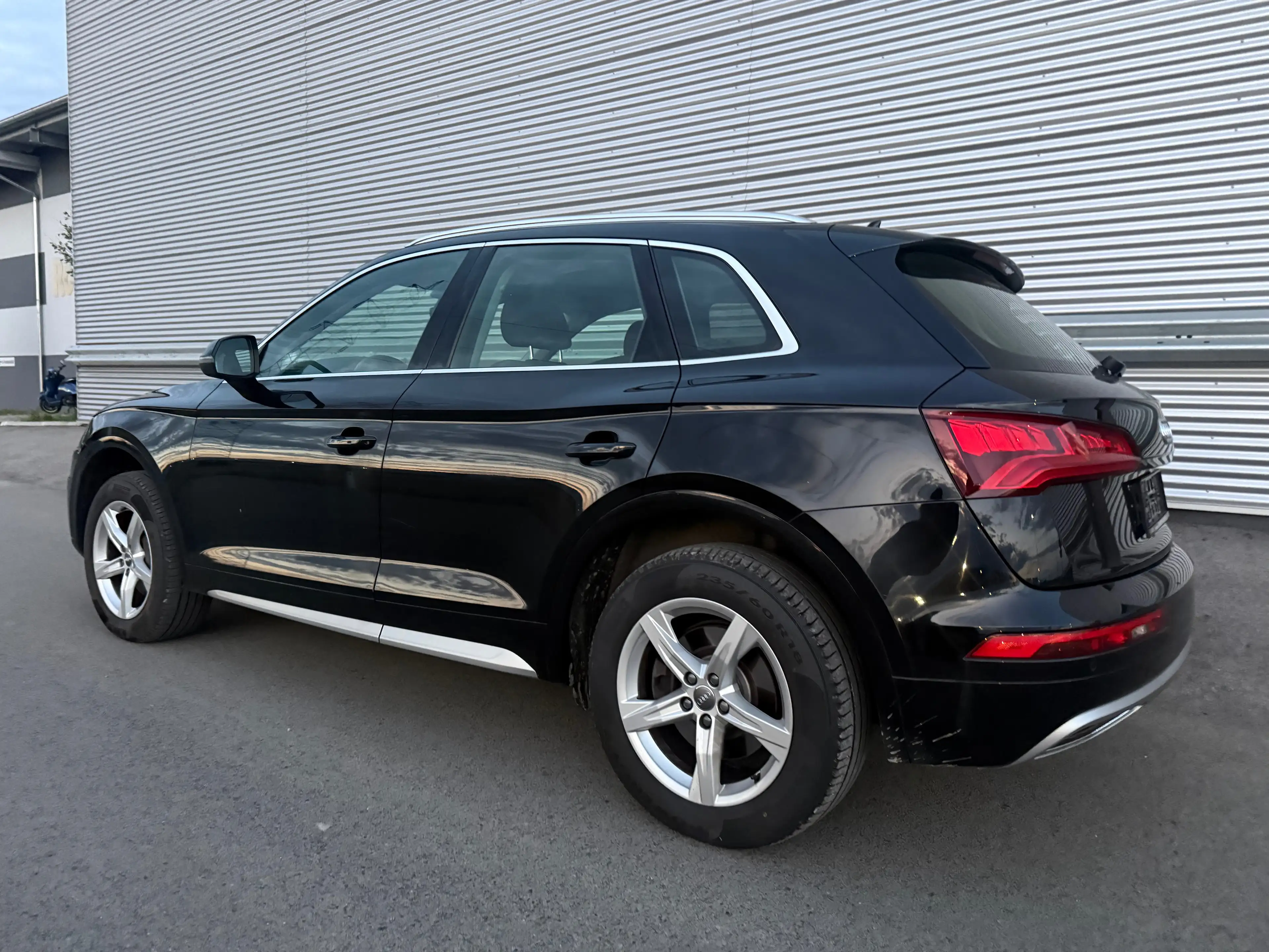 Audi Q5 2,0 TDI quattro sport S-tronic ID:17 — photo 5