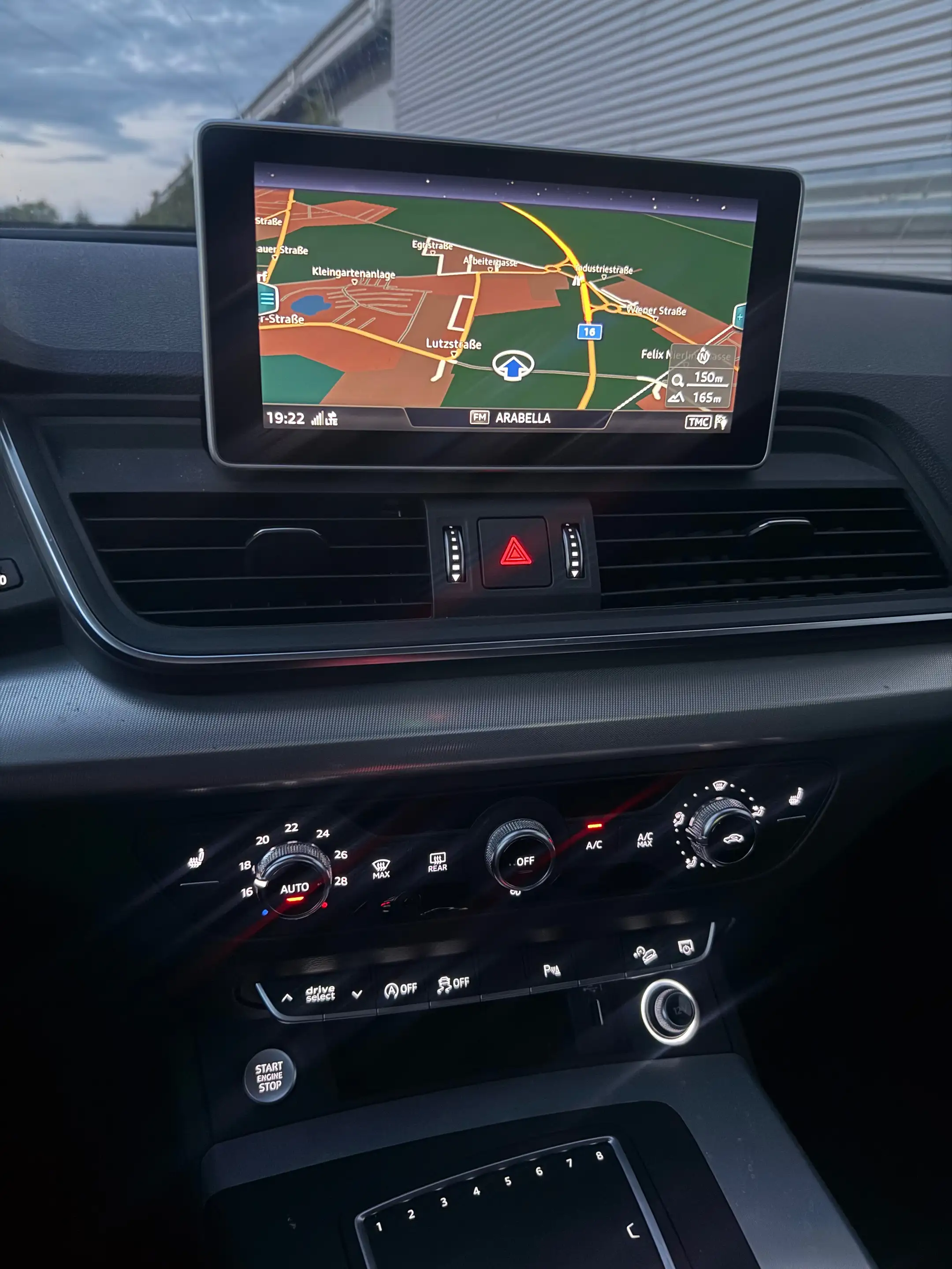 Audi Q5 2,0 TDI quattro sport S-tronic ID:17 — photo 10